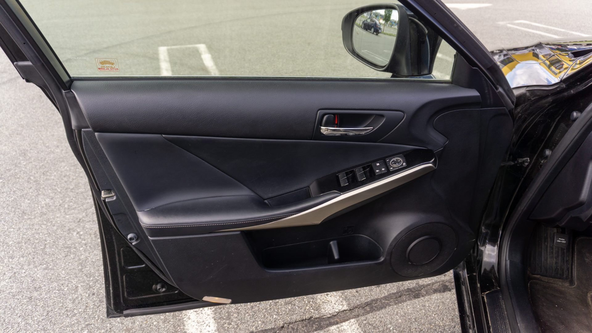 Car image 26
