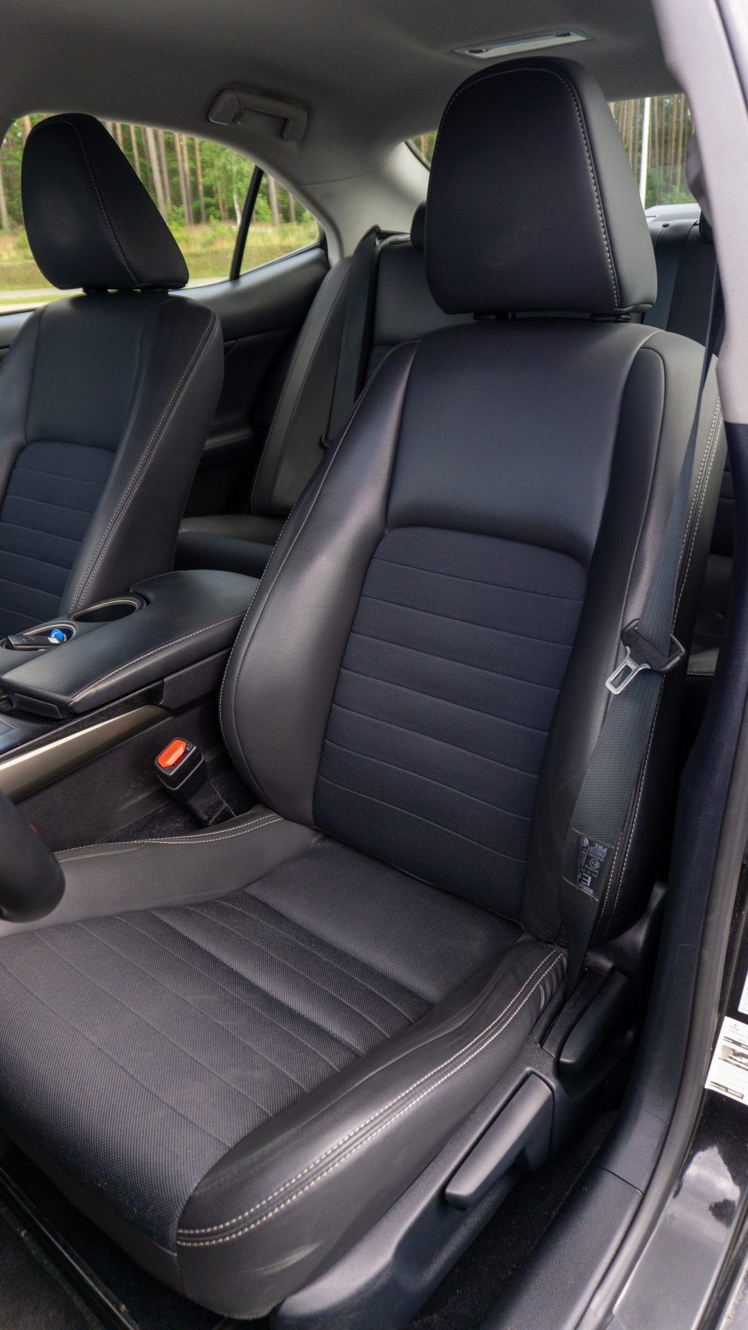 Car image 27