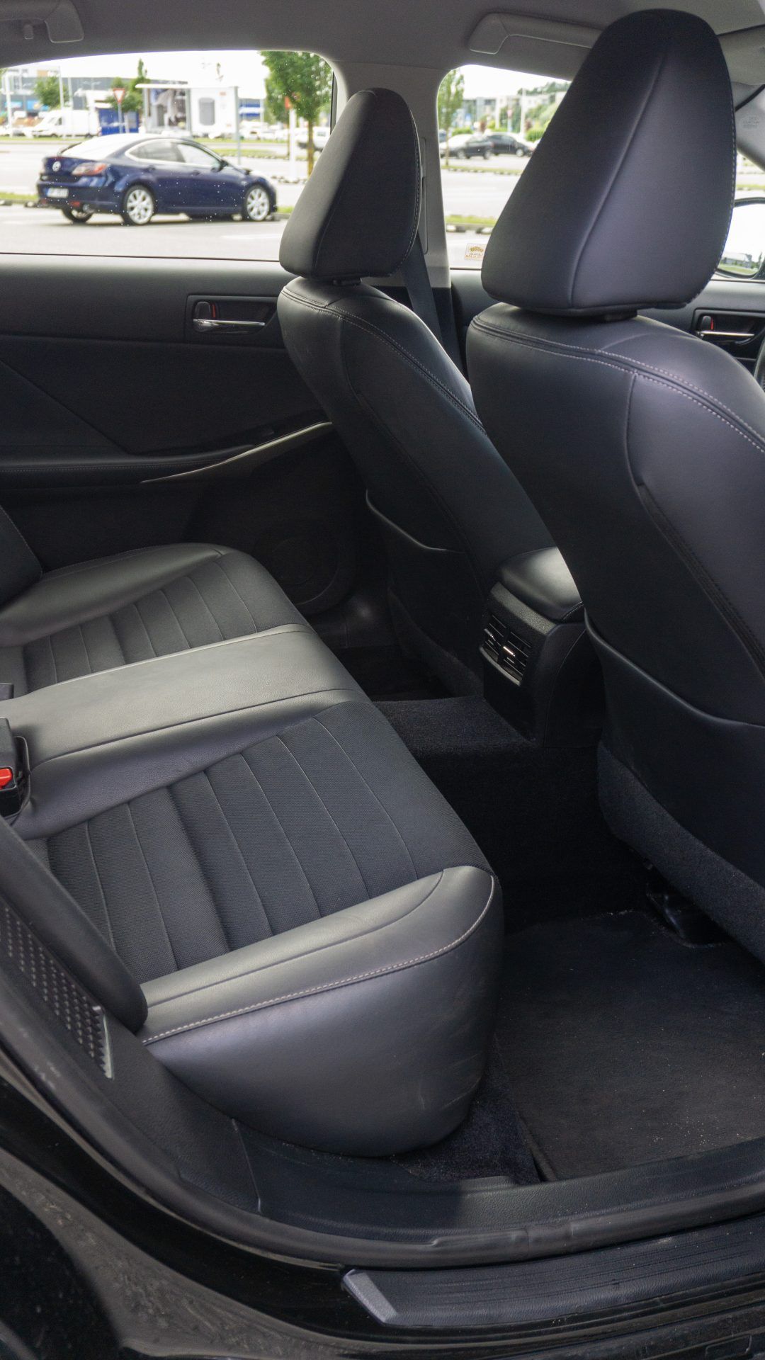 Car image 29