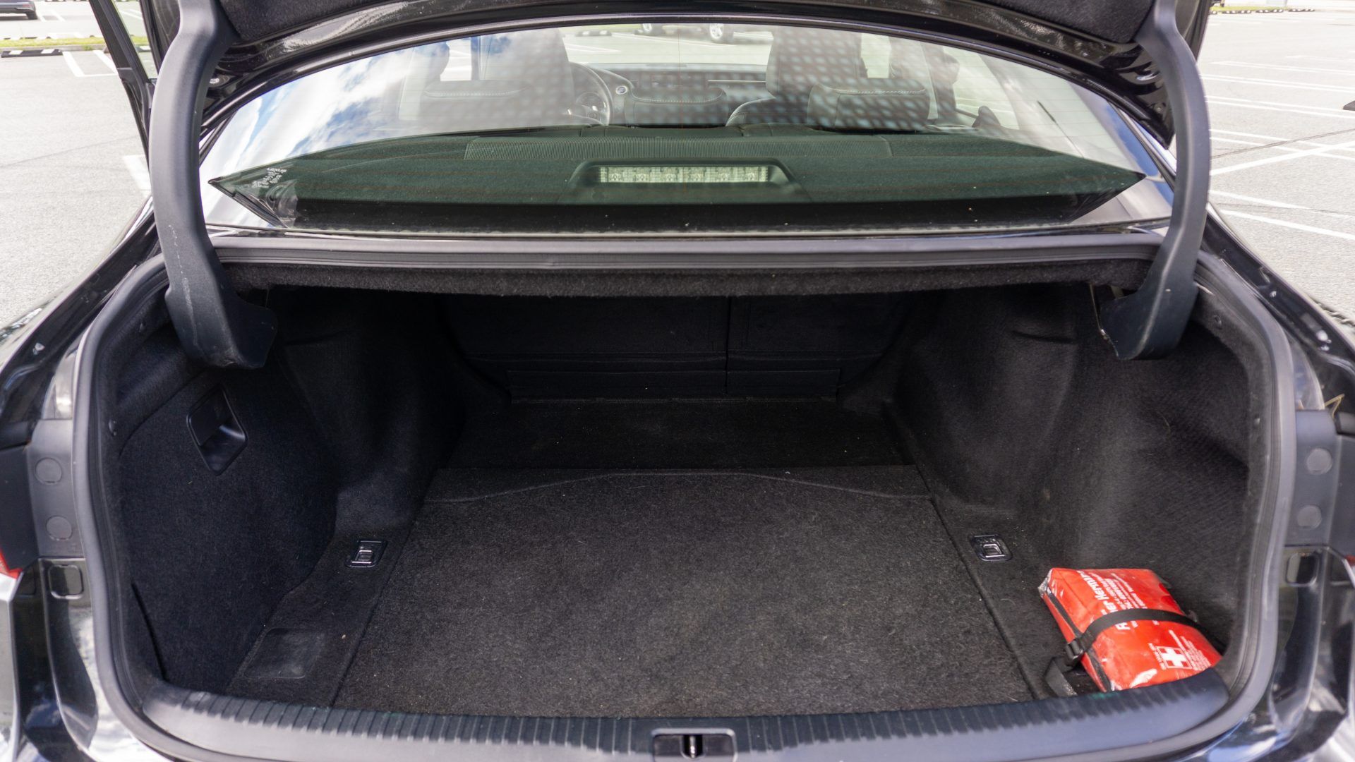 Car image 30