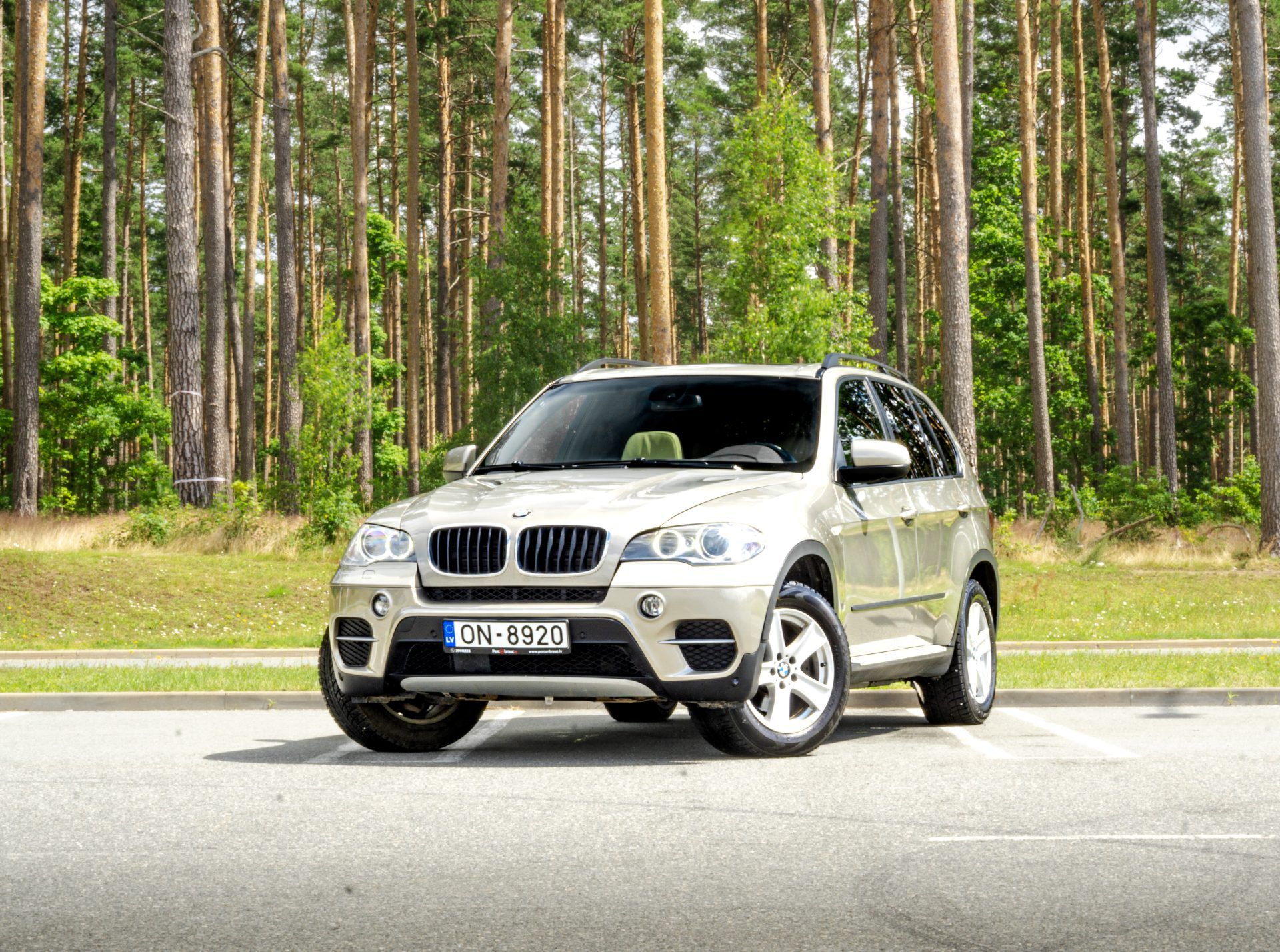 Car image 3