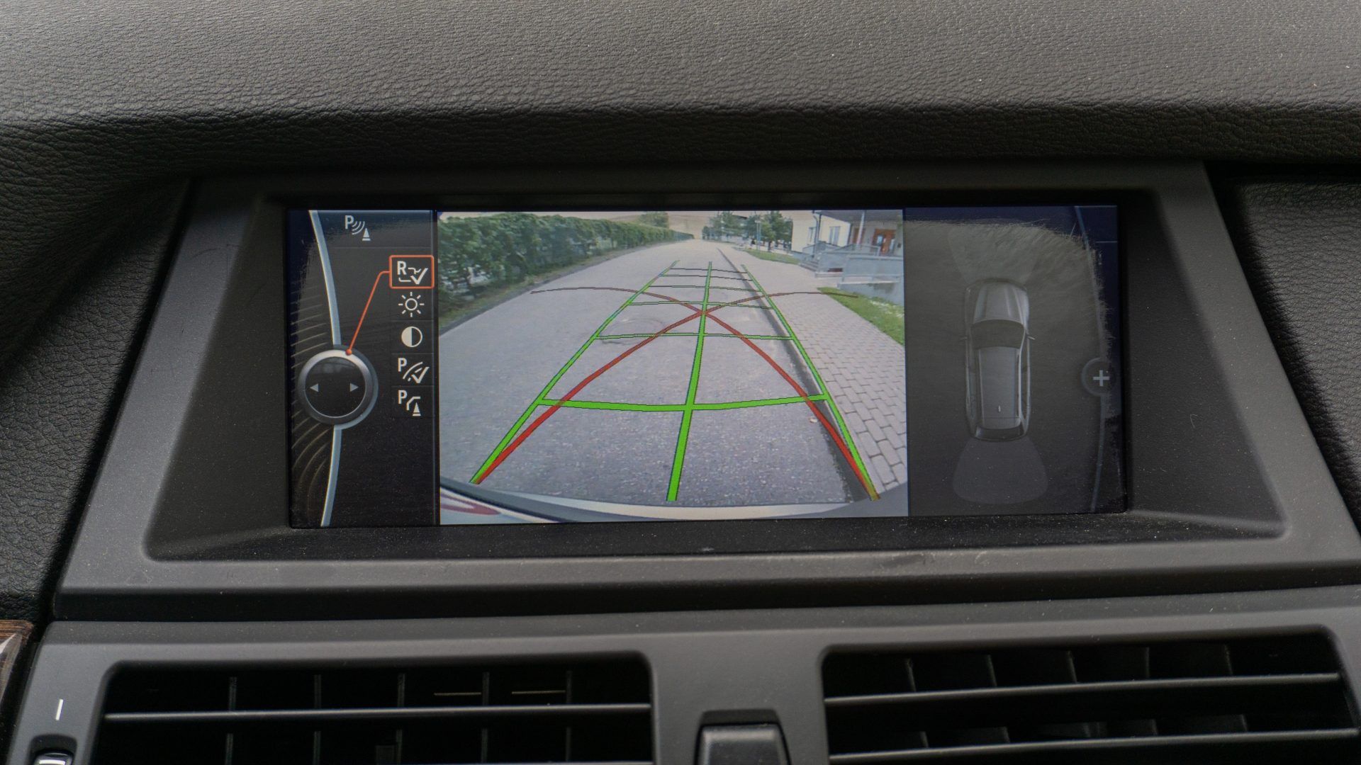 Car image 17