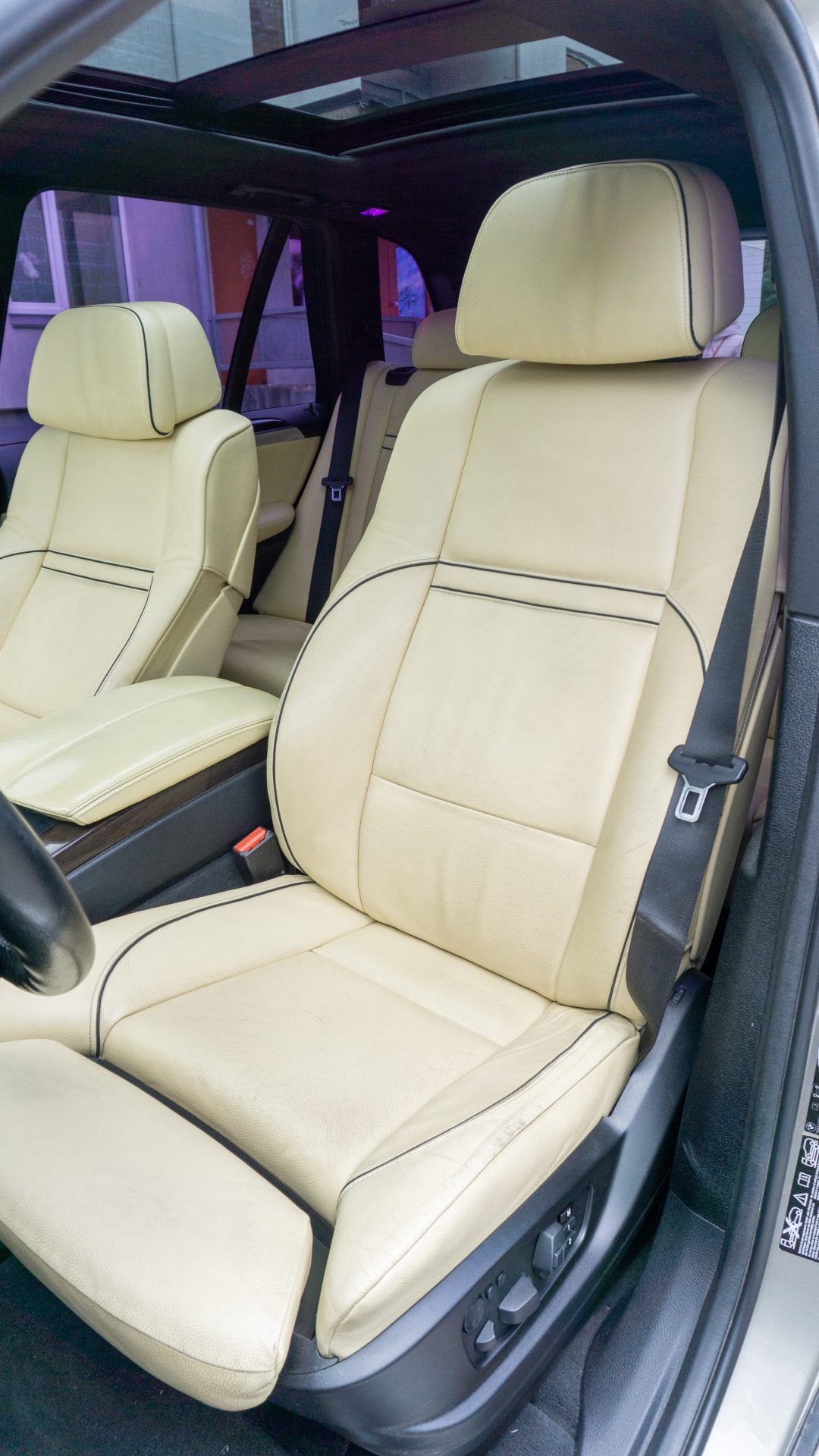 Car image 27