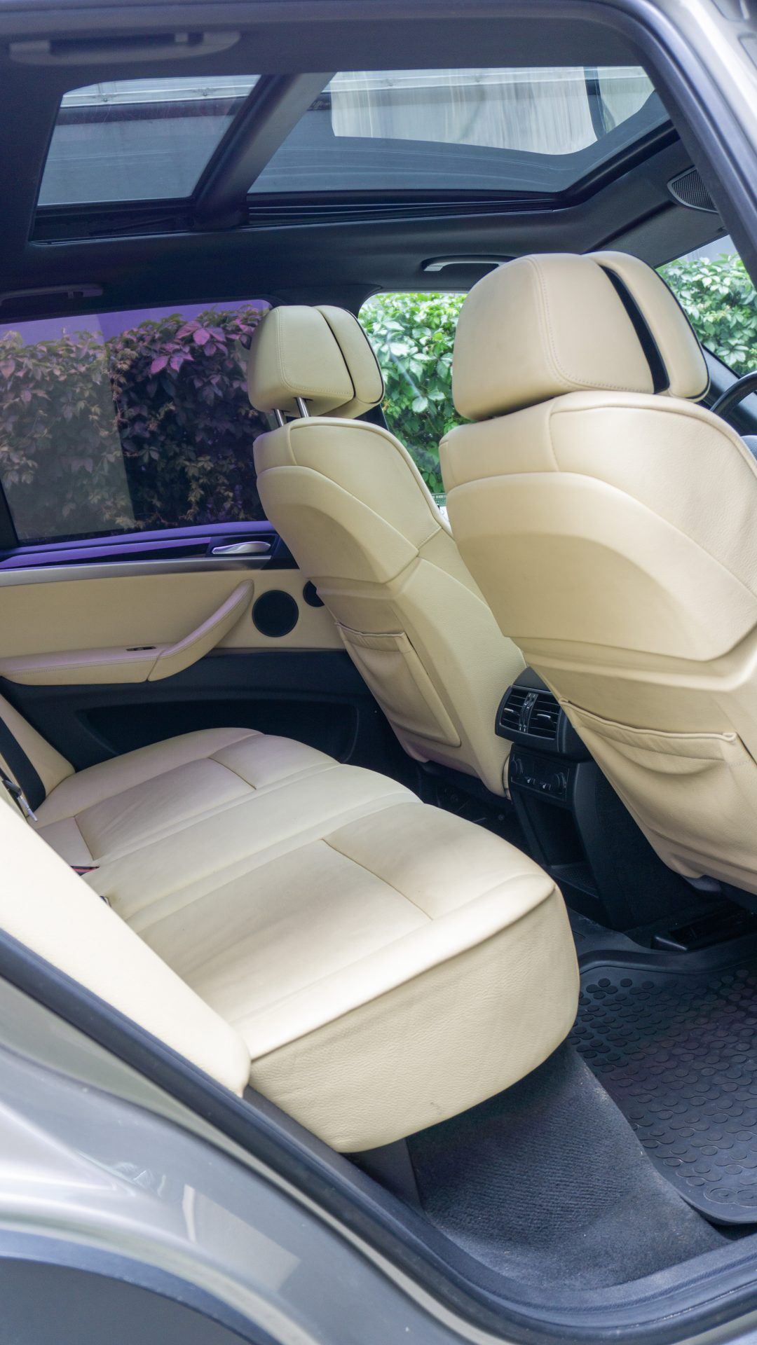 Car image 29