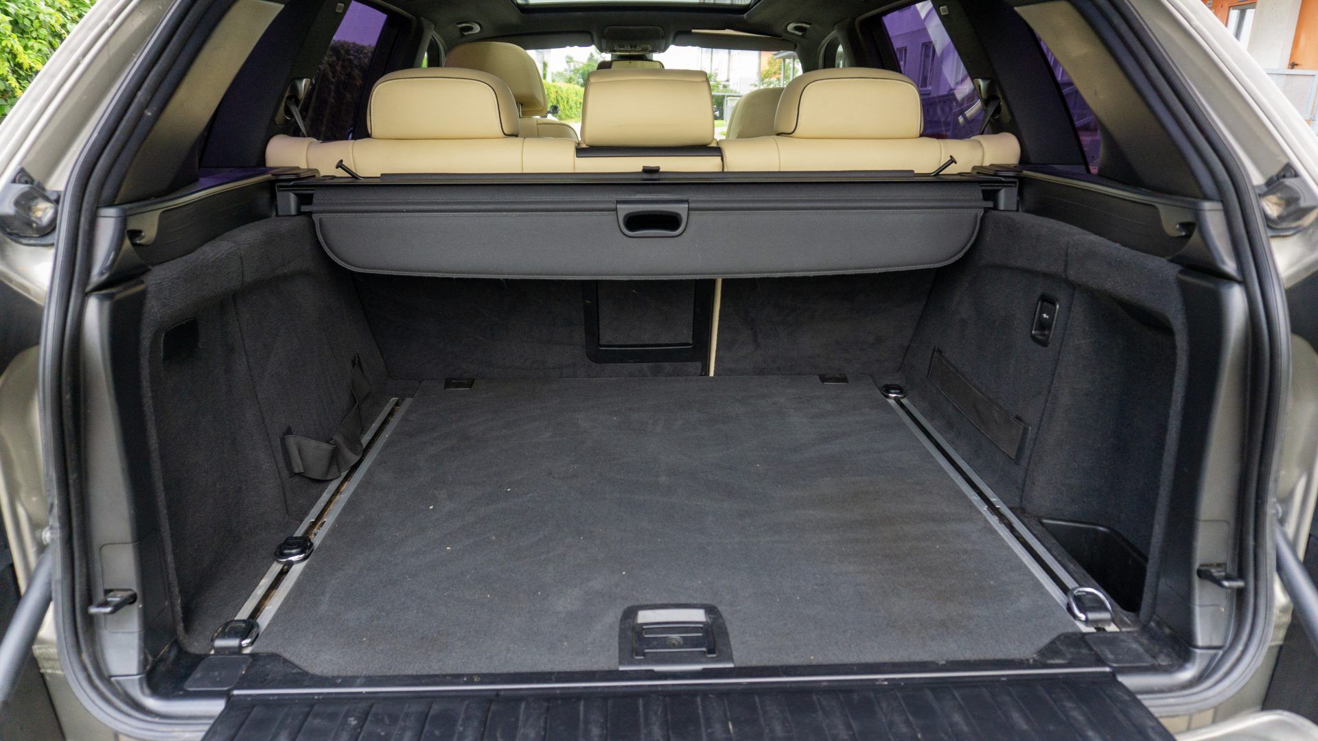 Car image 30