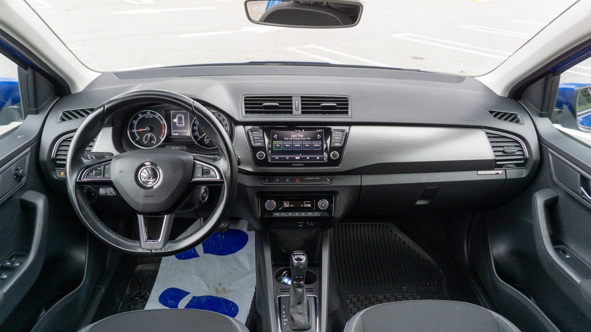Car image 11