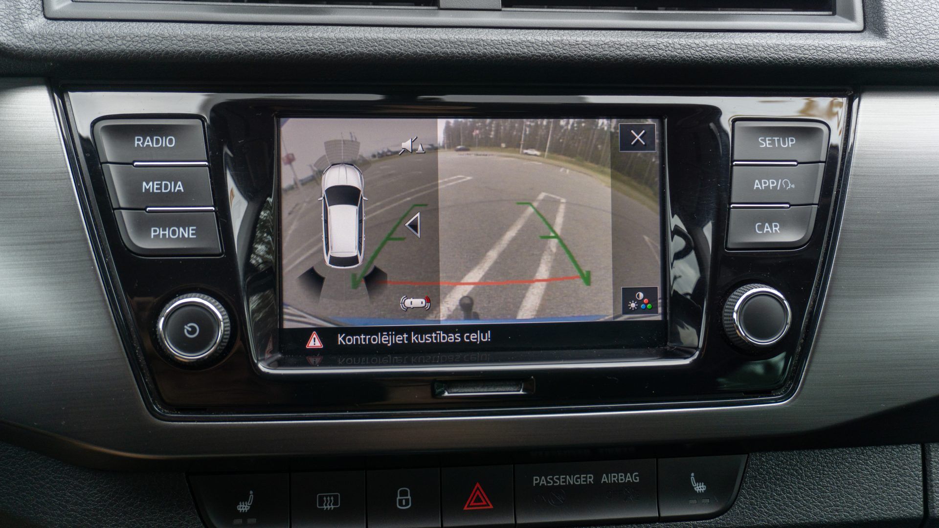 Car image 17