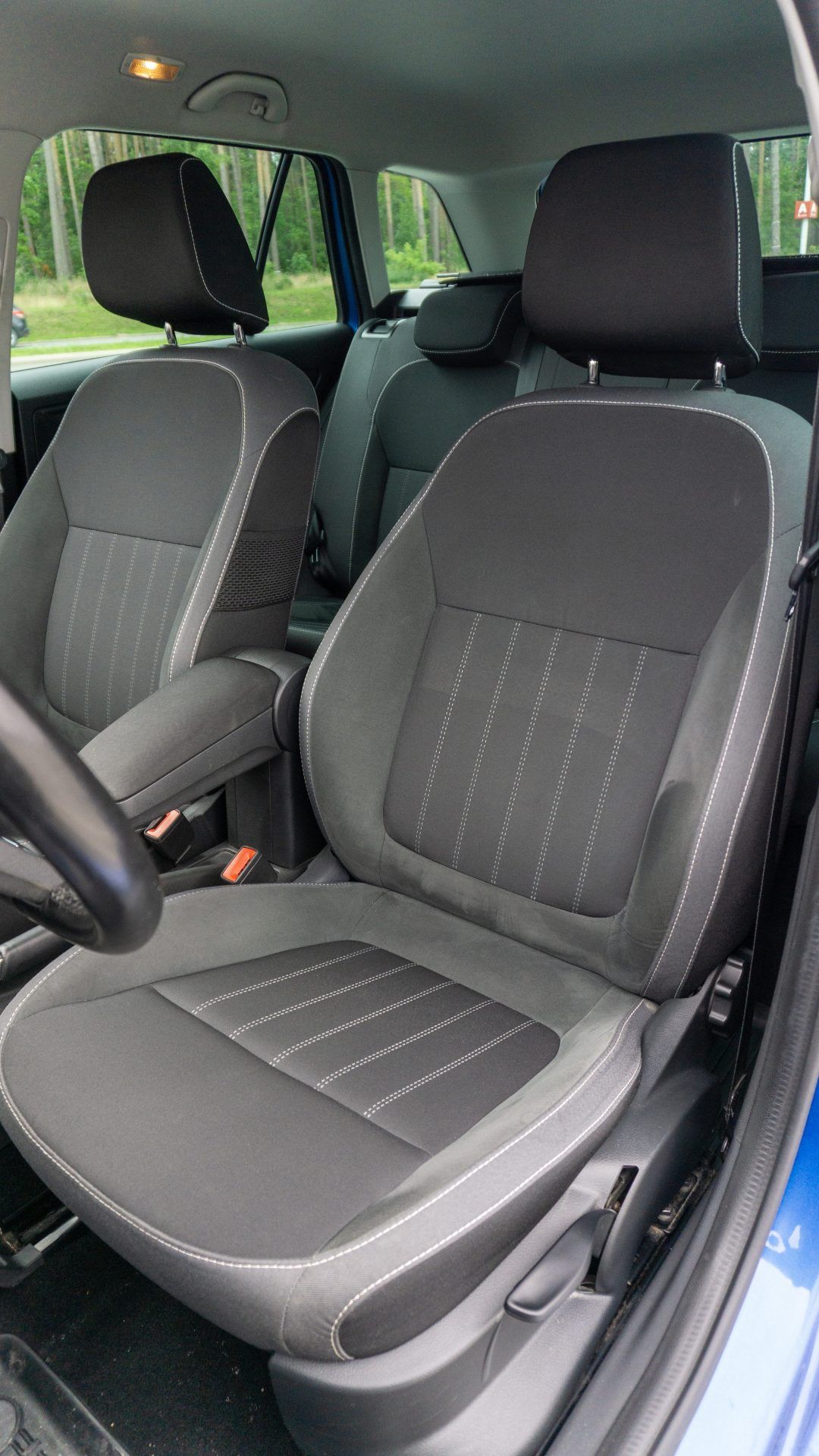 Car image 25