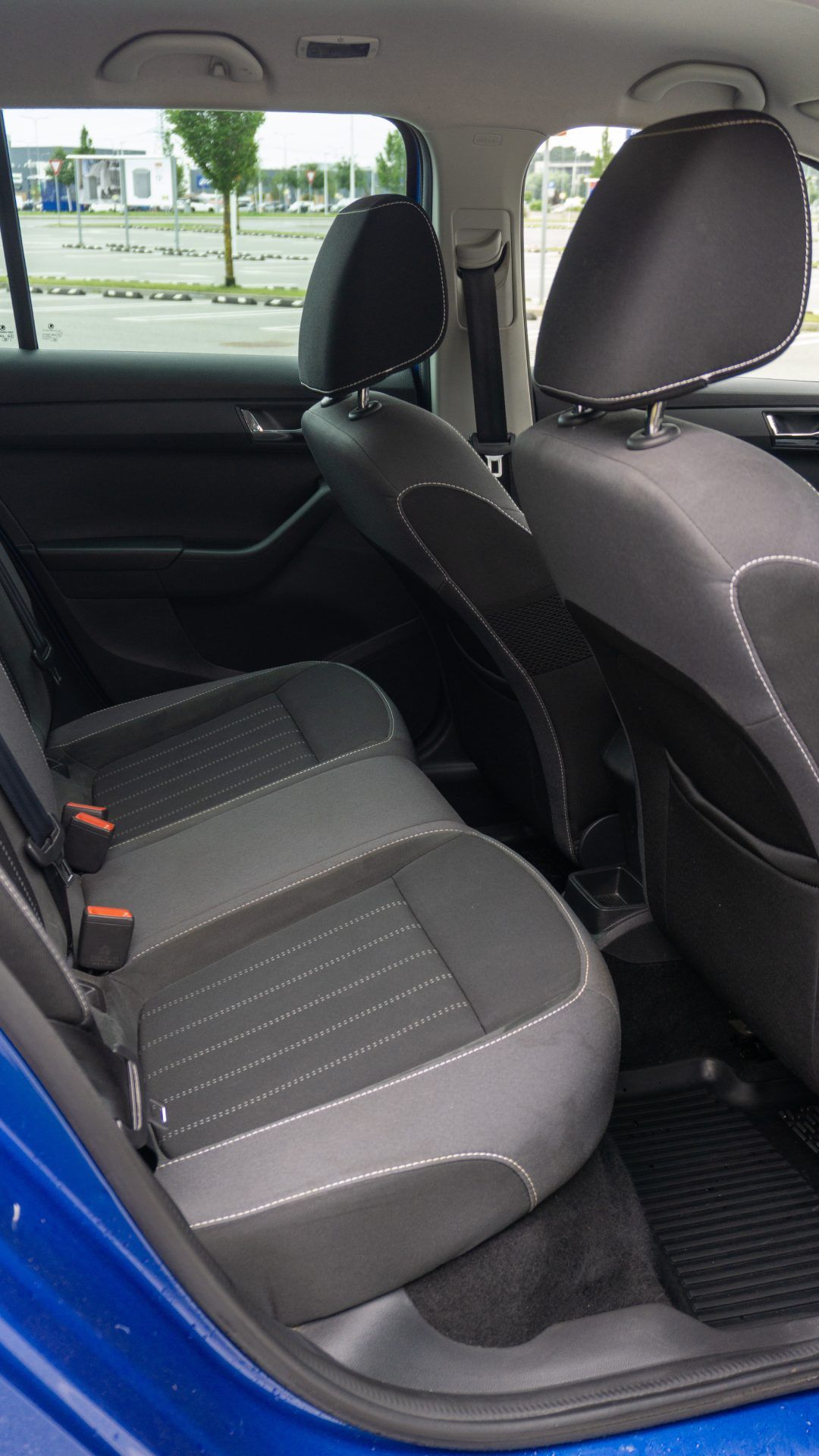 Car image 27
