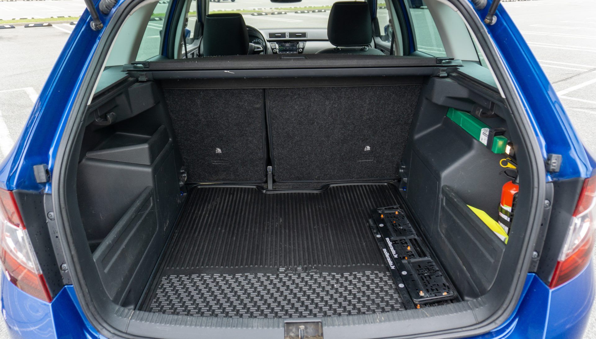Car image 28