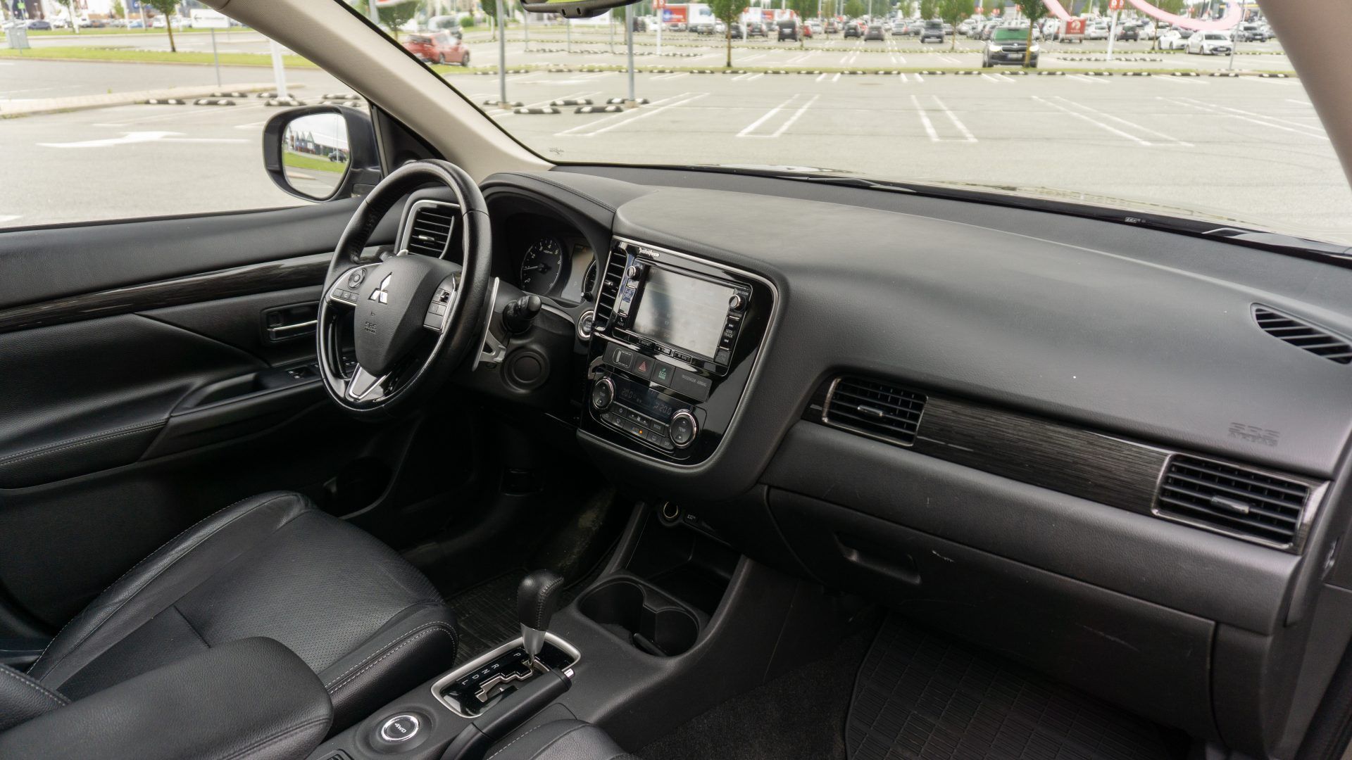 Car image 10
