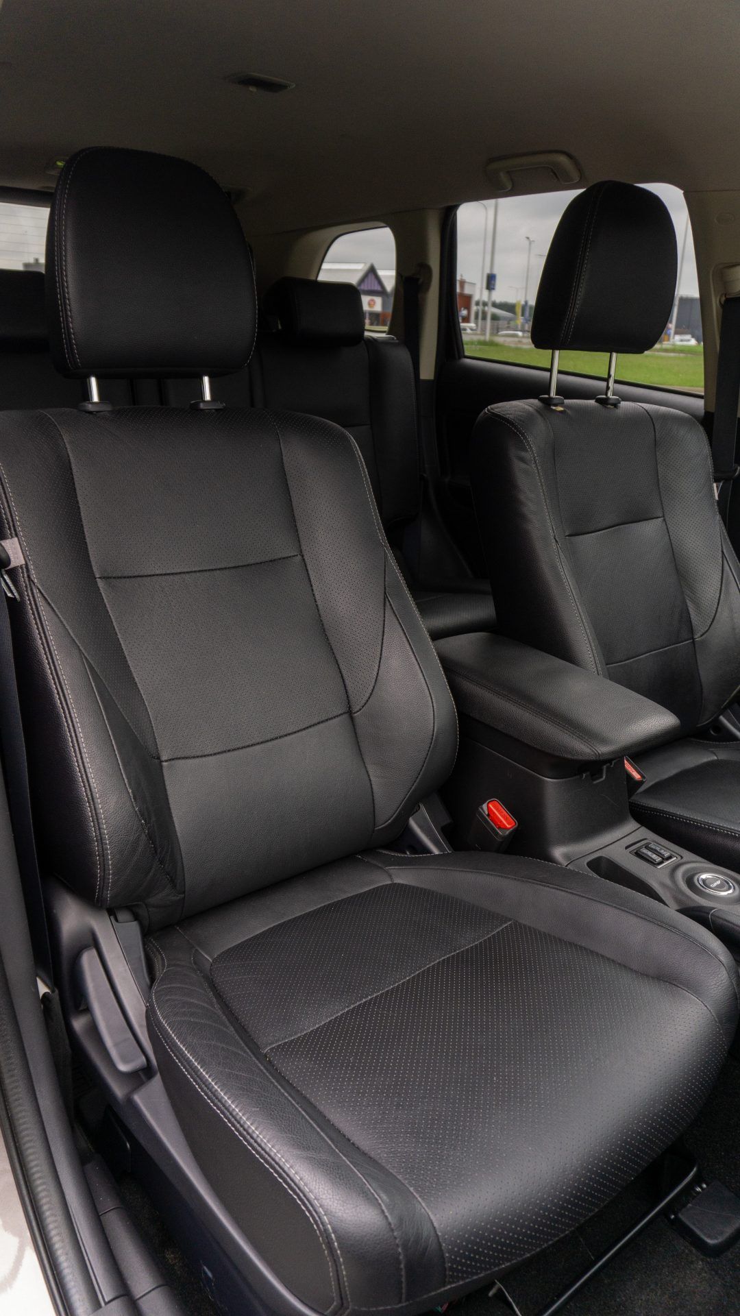 Car image 30