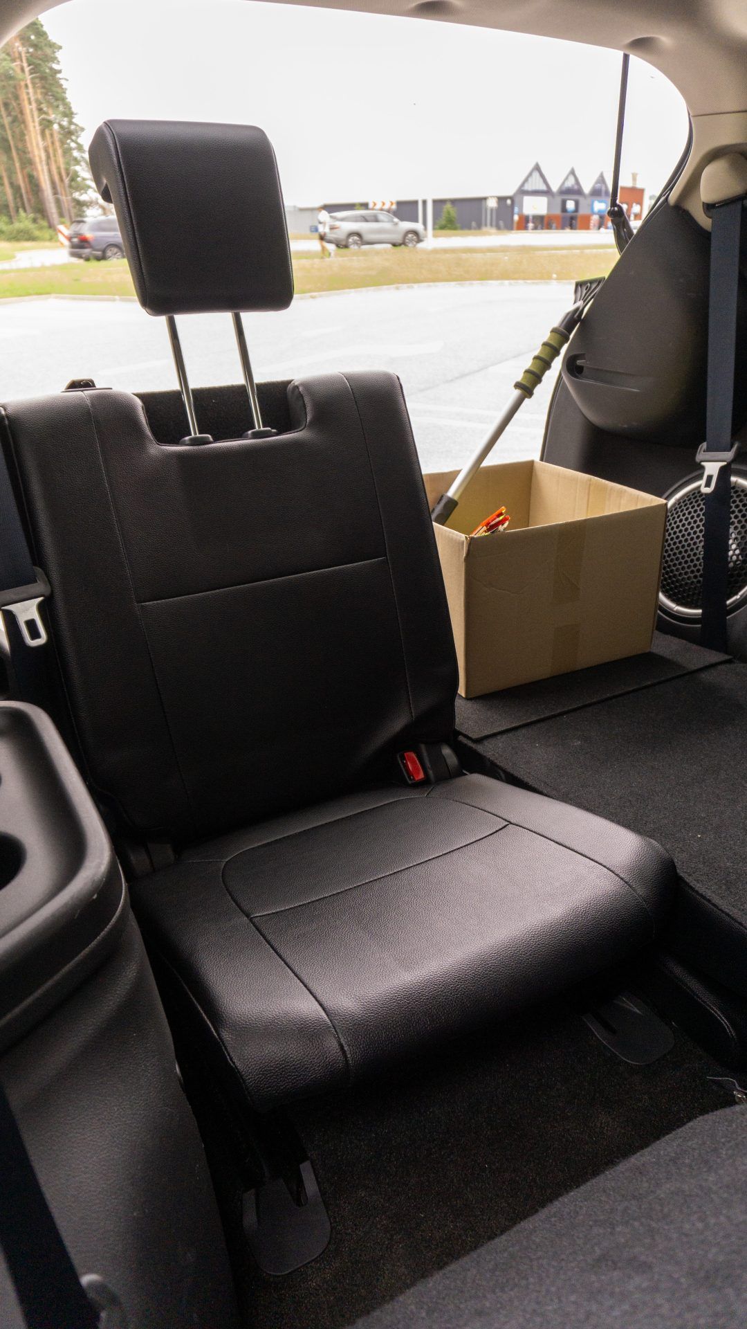 Car image 32