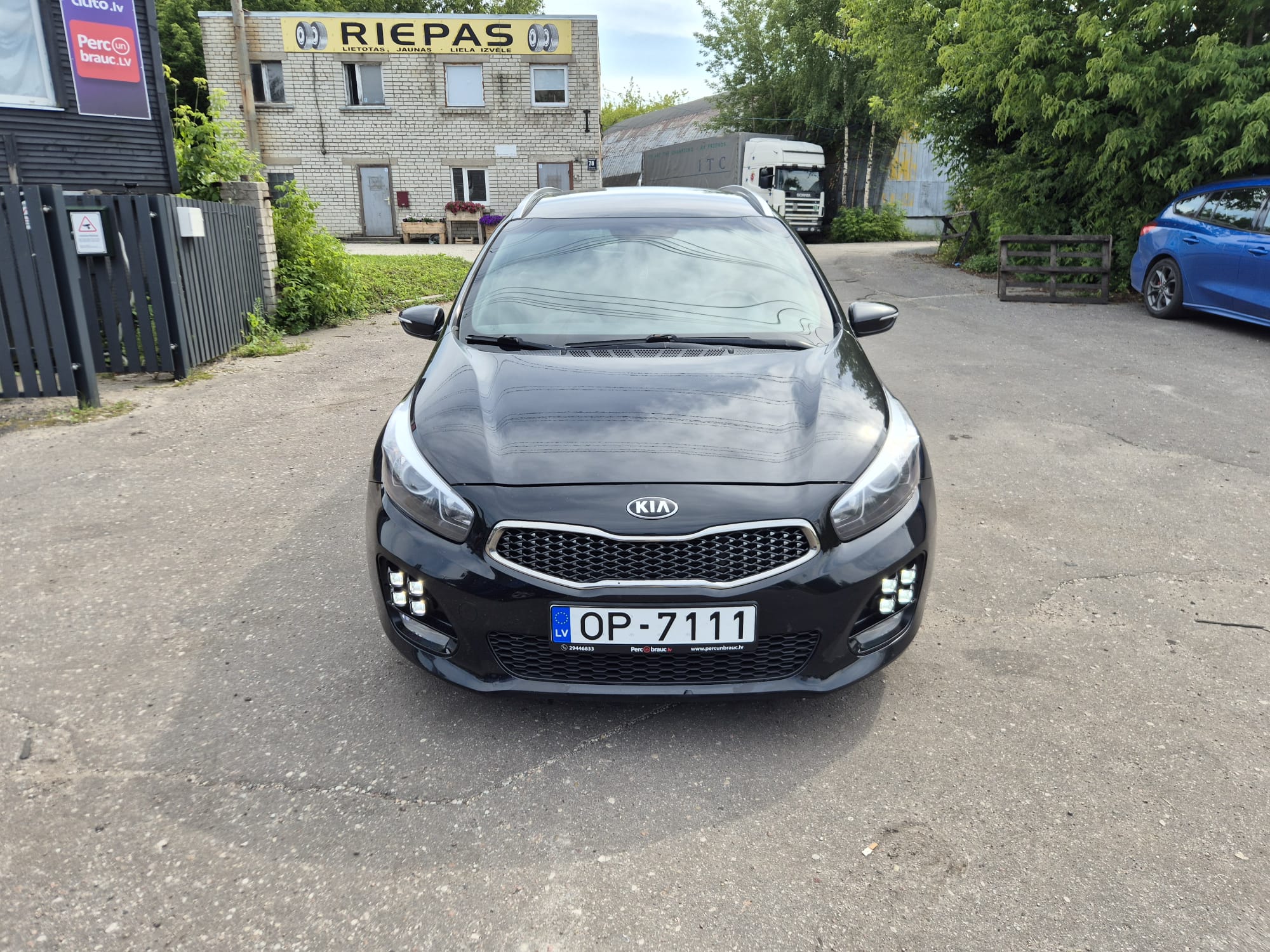 Car image 2