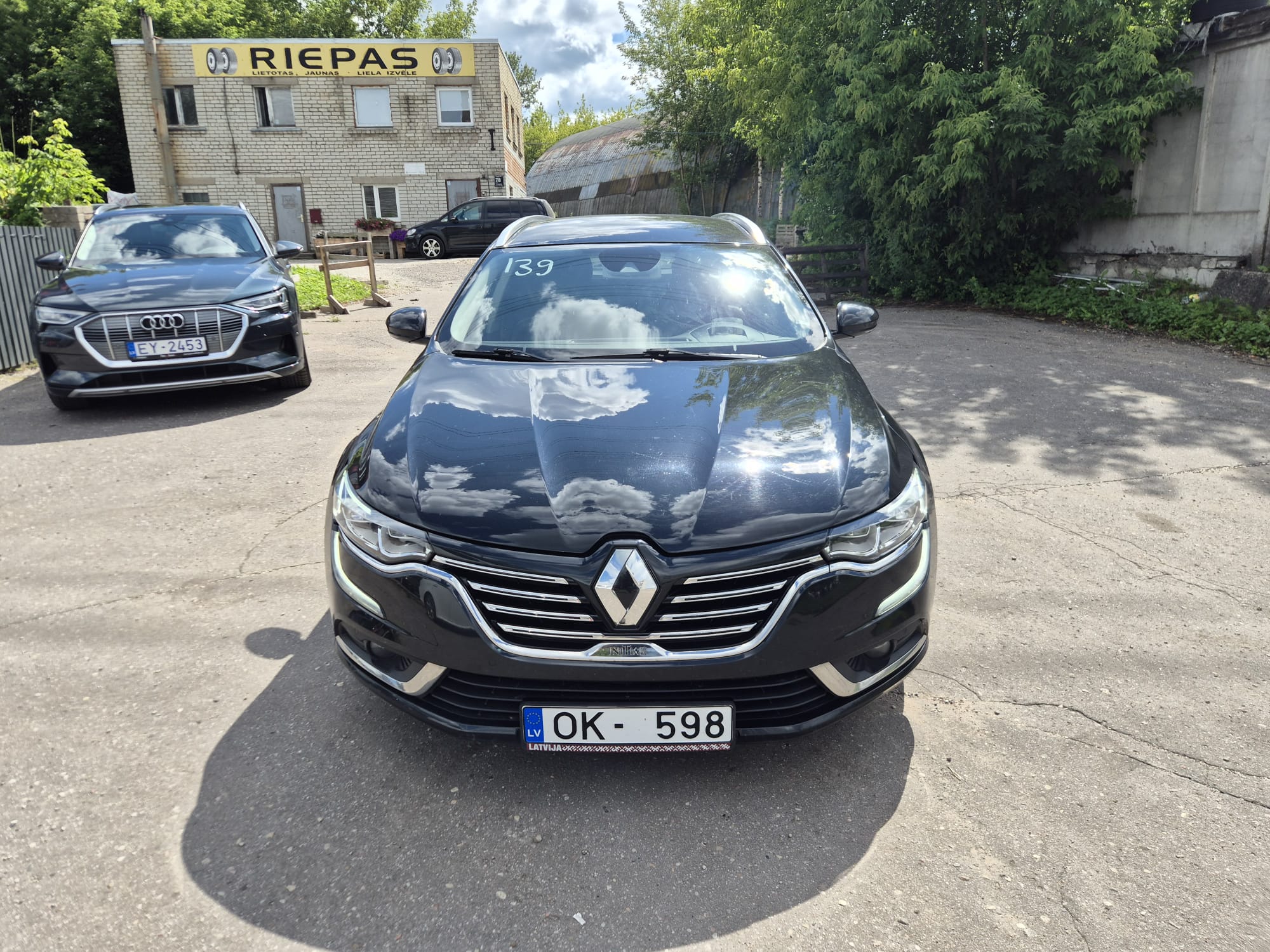 Car image 2