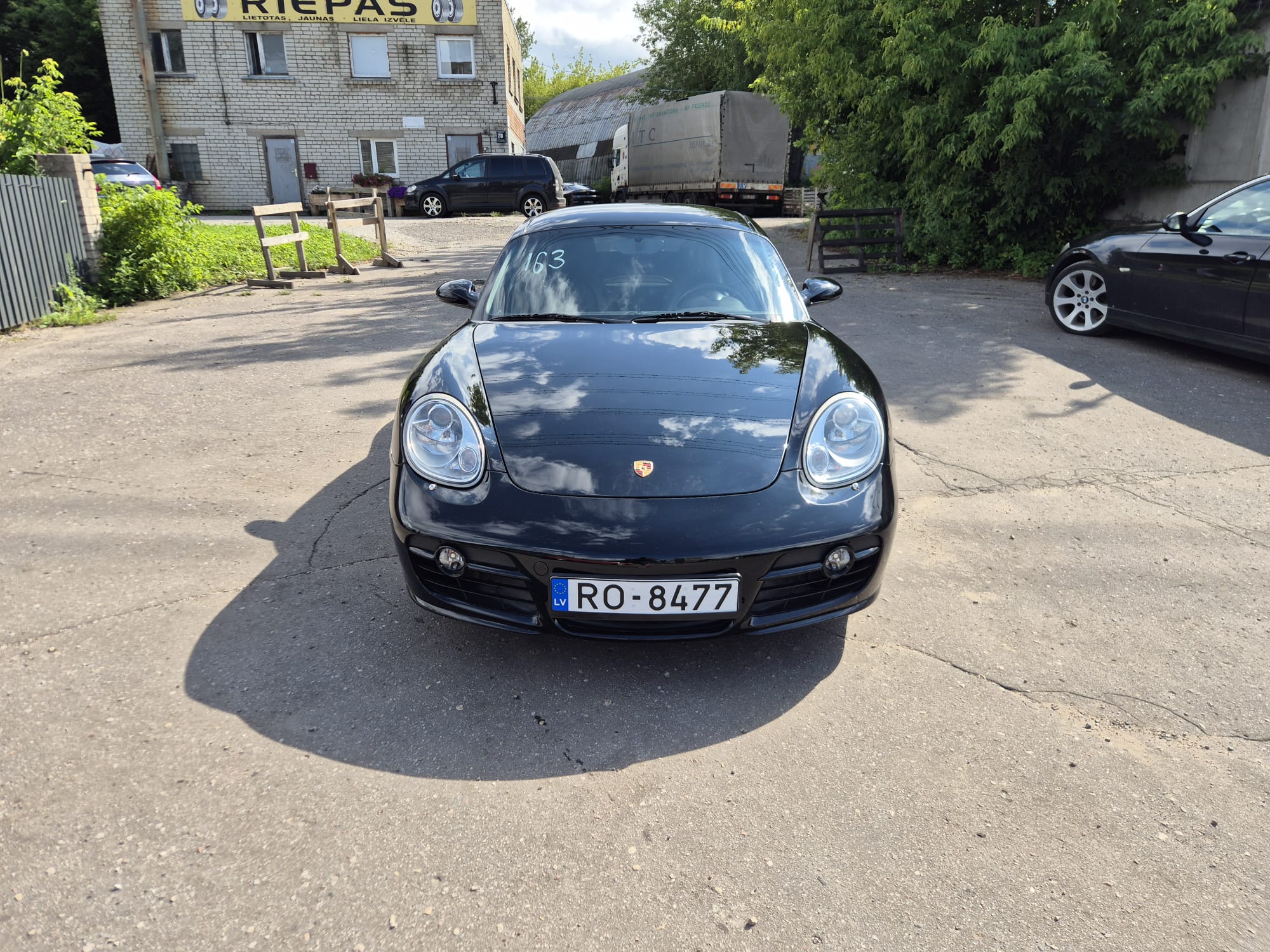 Car image 2