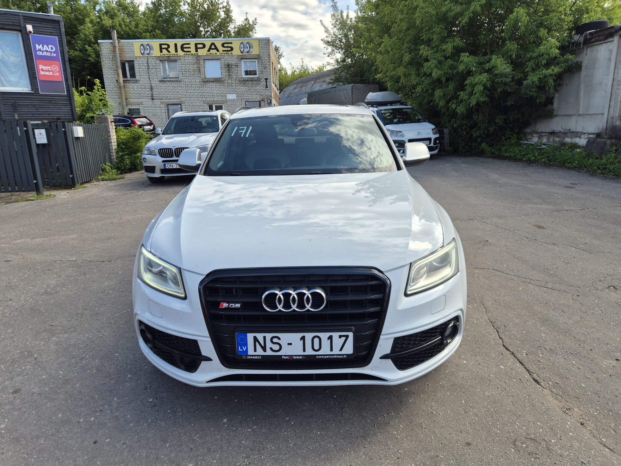 Car image 2