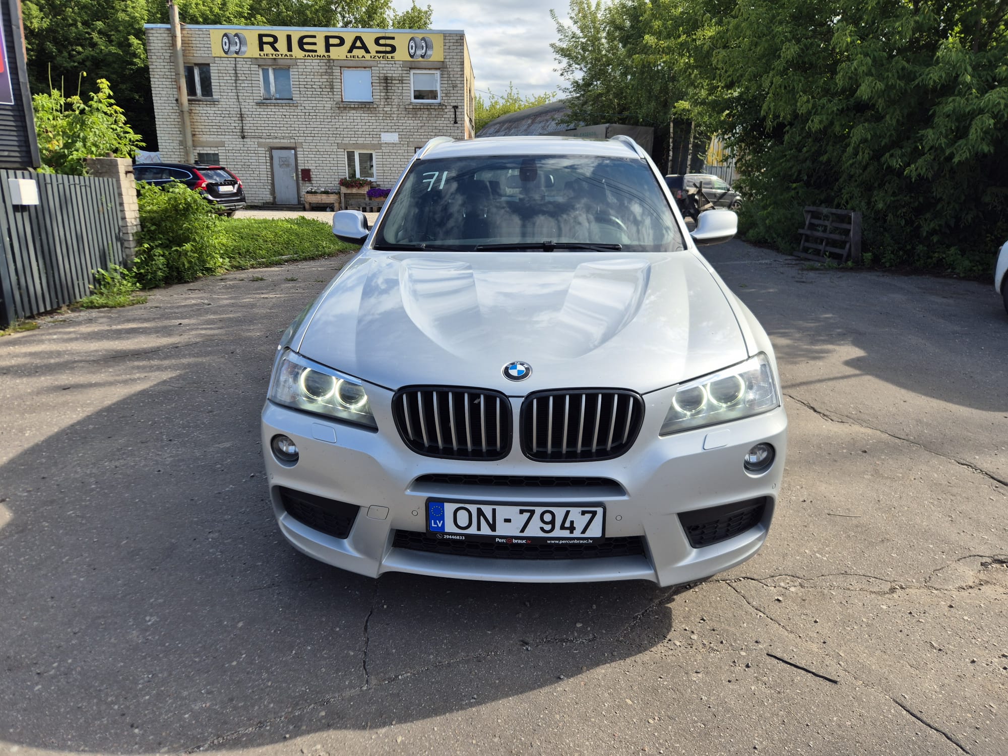 Car image 2