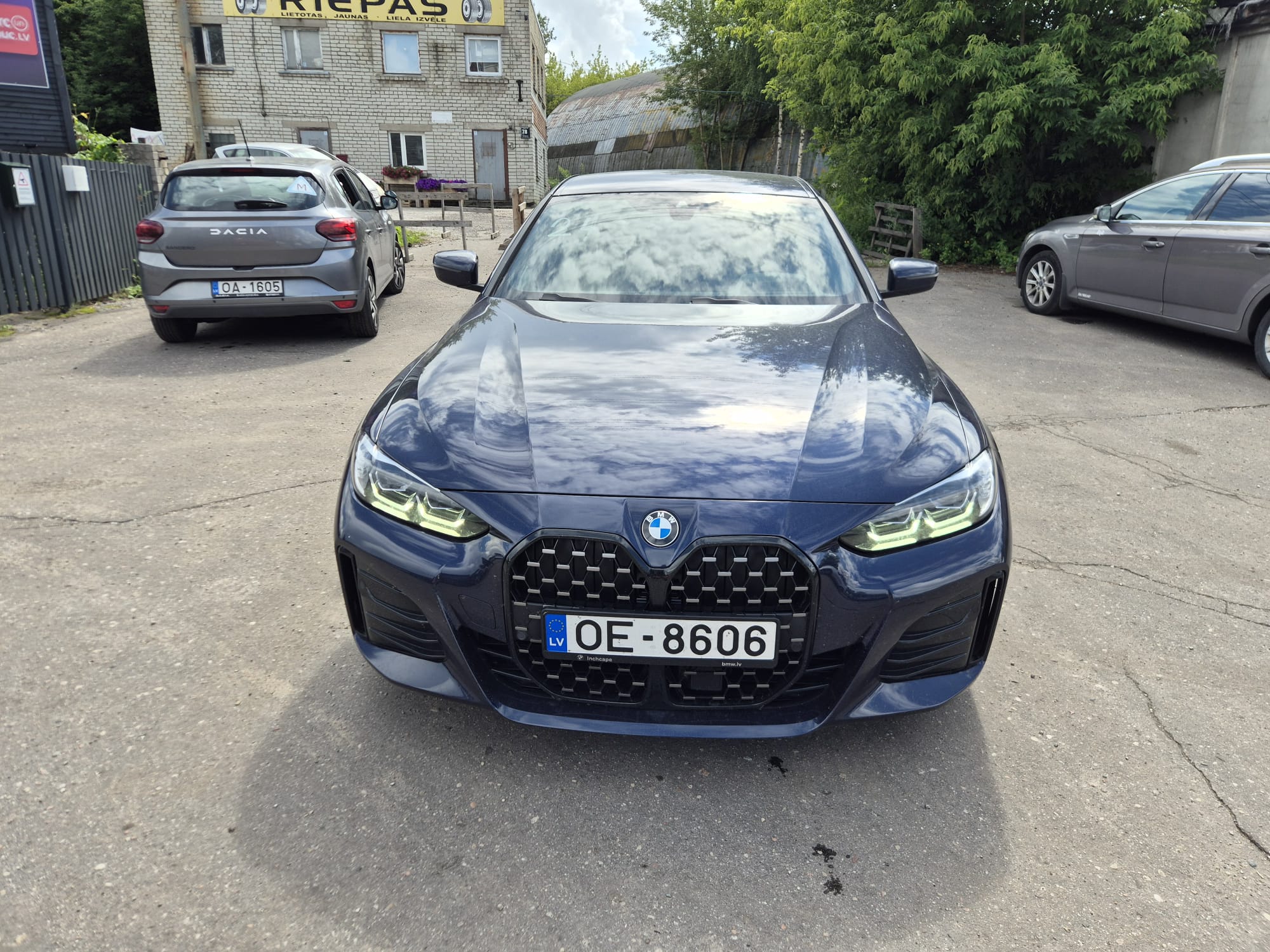 Car image 2