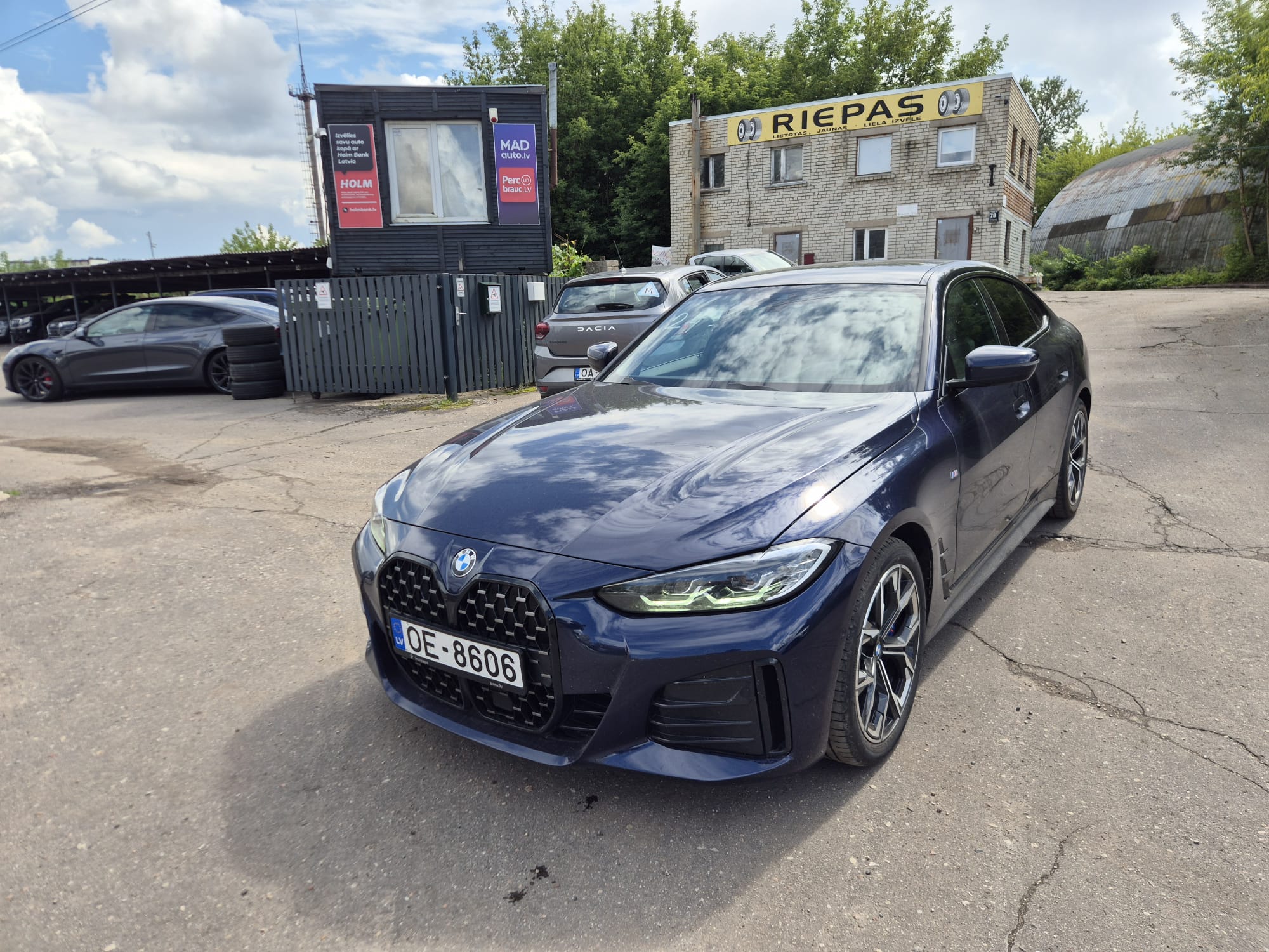 Car image 3