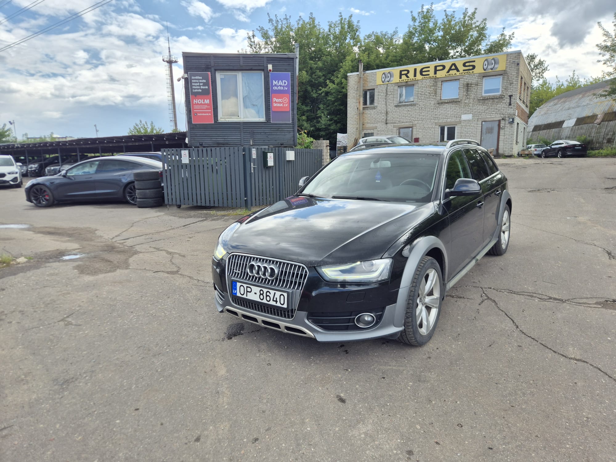 Car image 3
