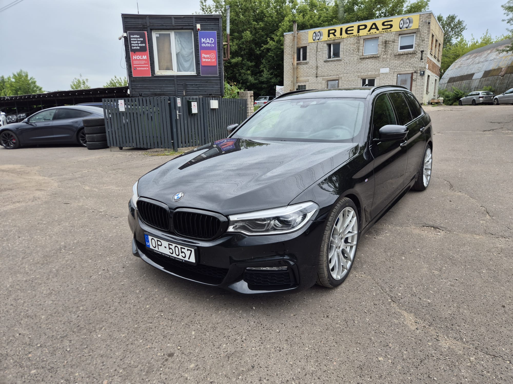 Car image 3