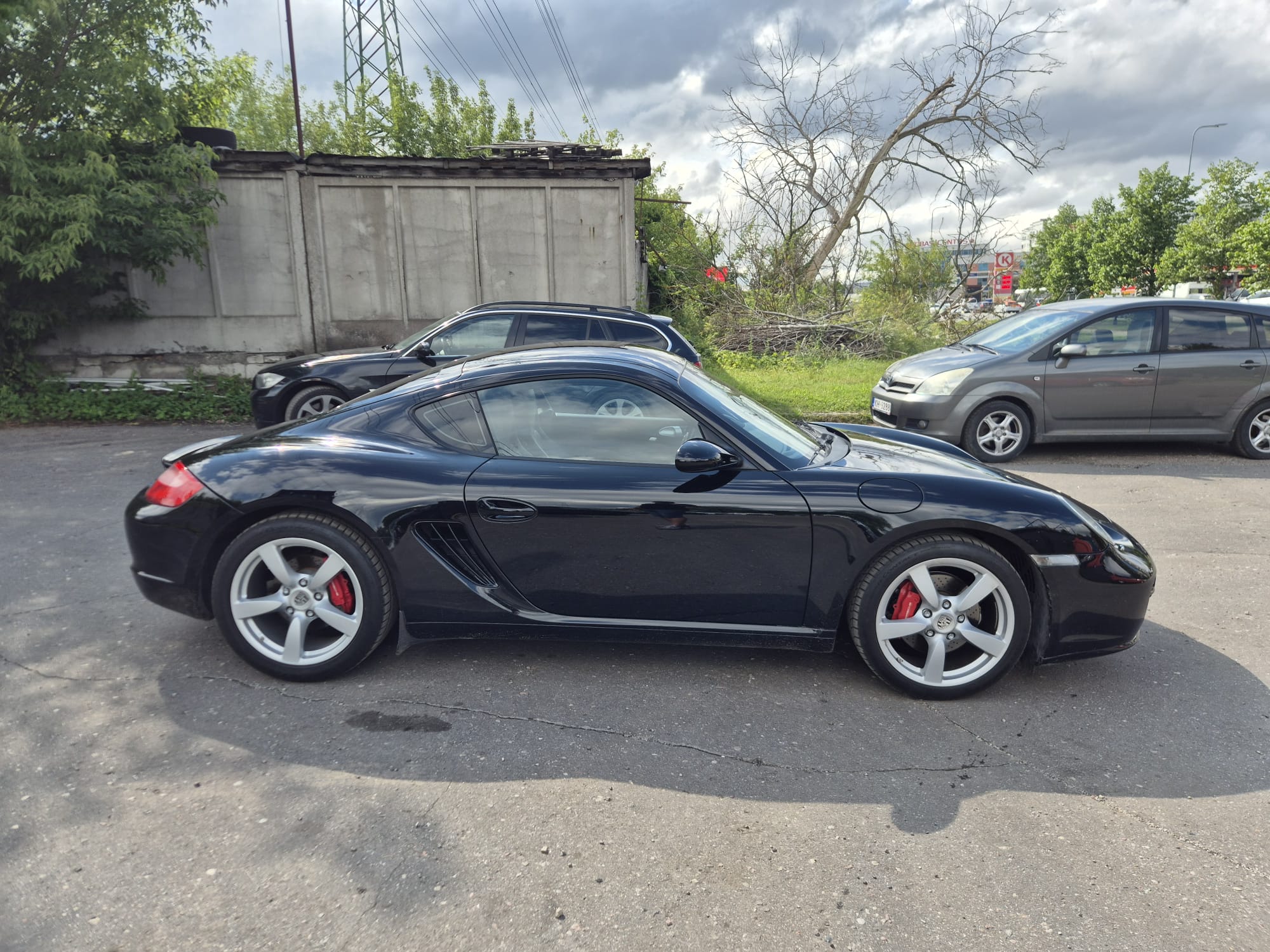 Car image 4