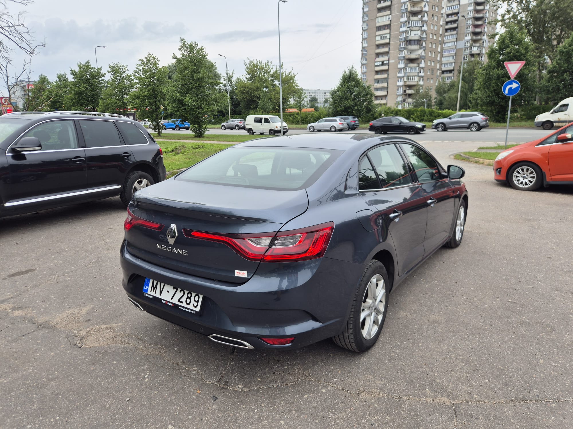 Car image 5