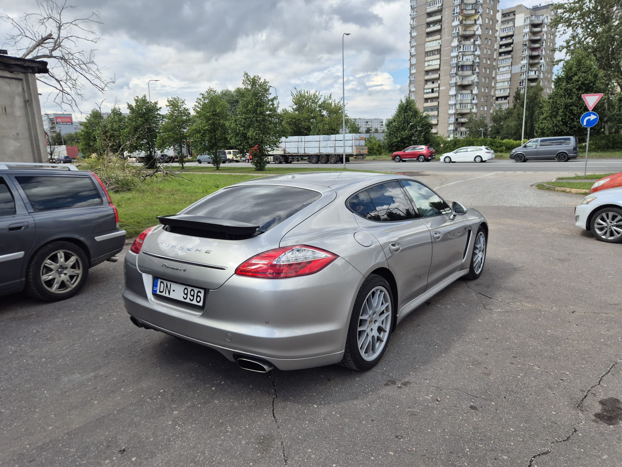 Car image 5
