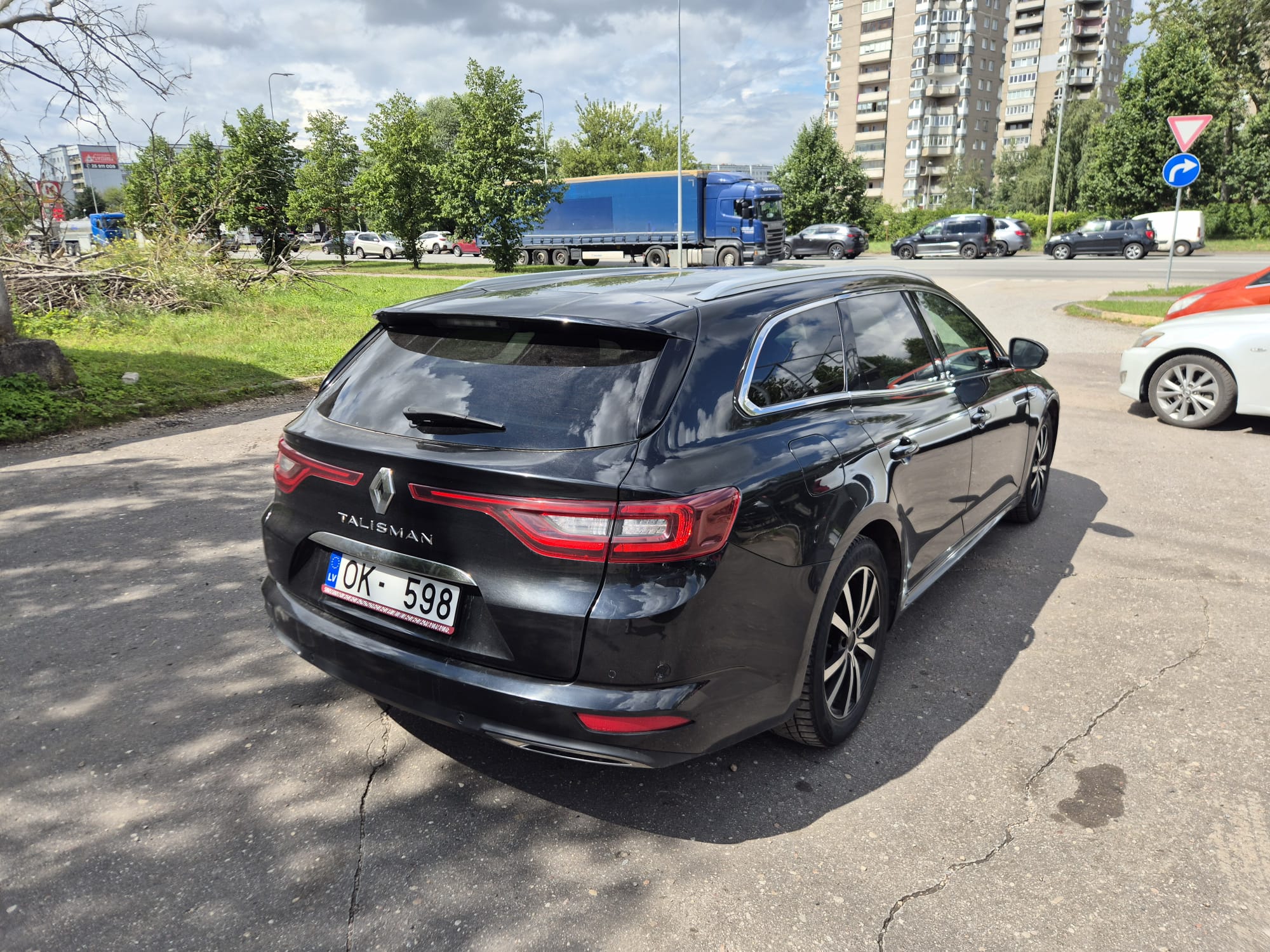 Car image 5