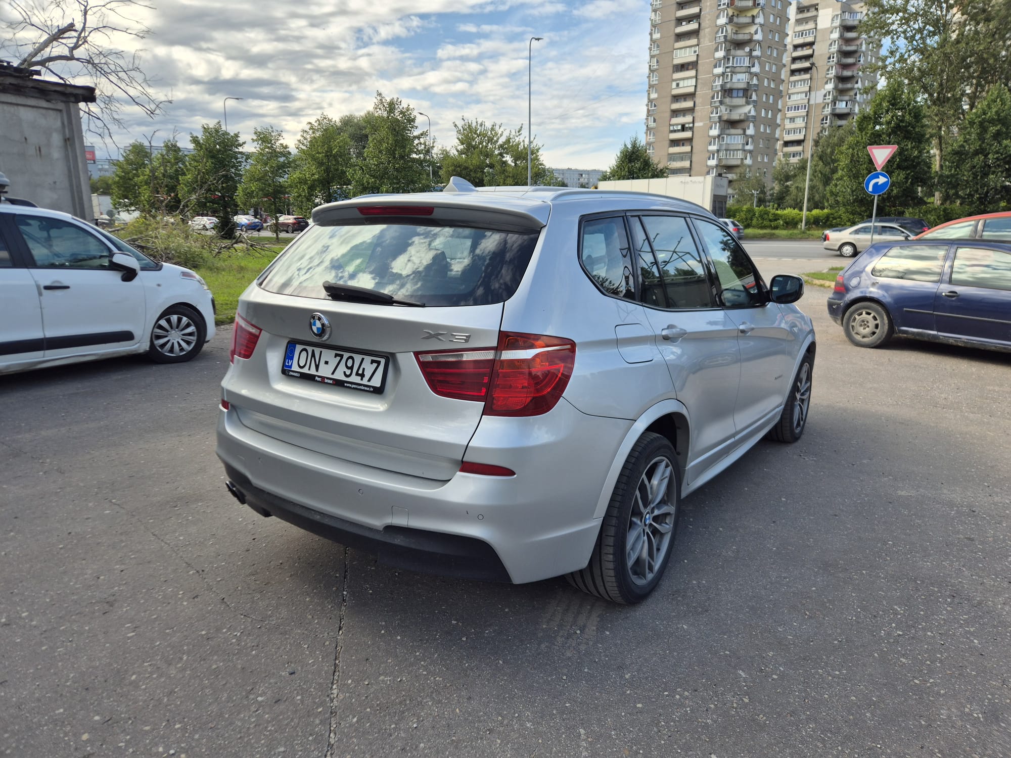 Car image 5