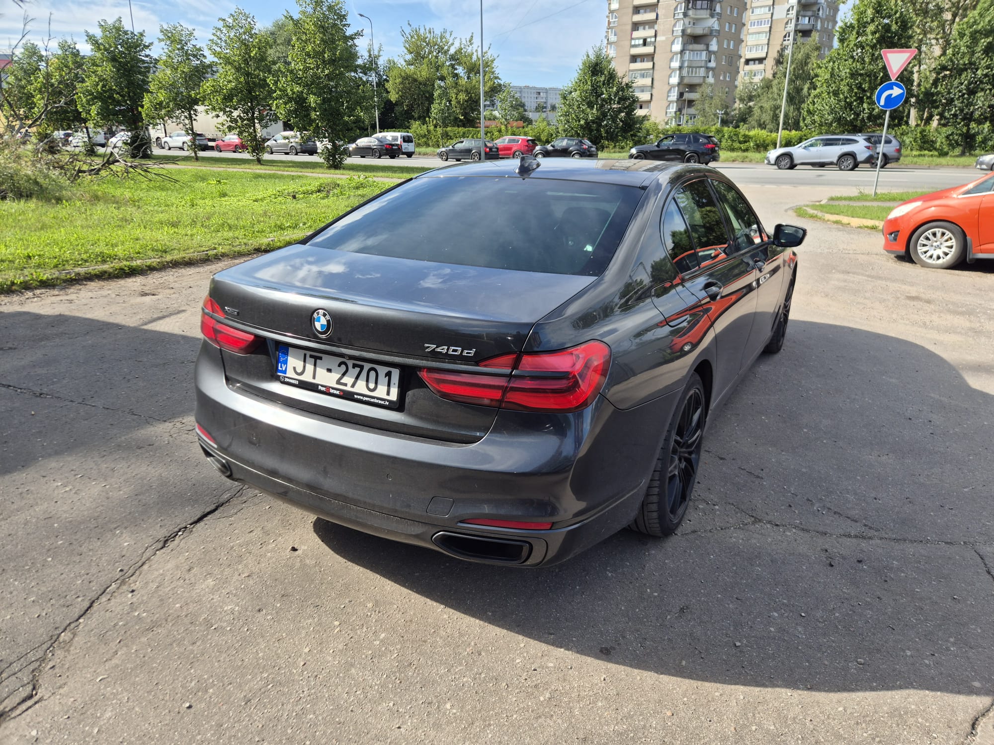 Car image 5