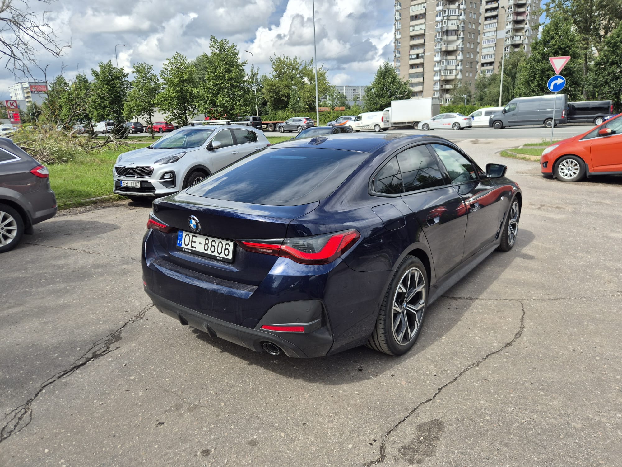 Car image 5