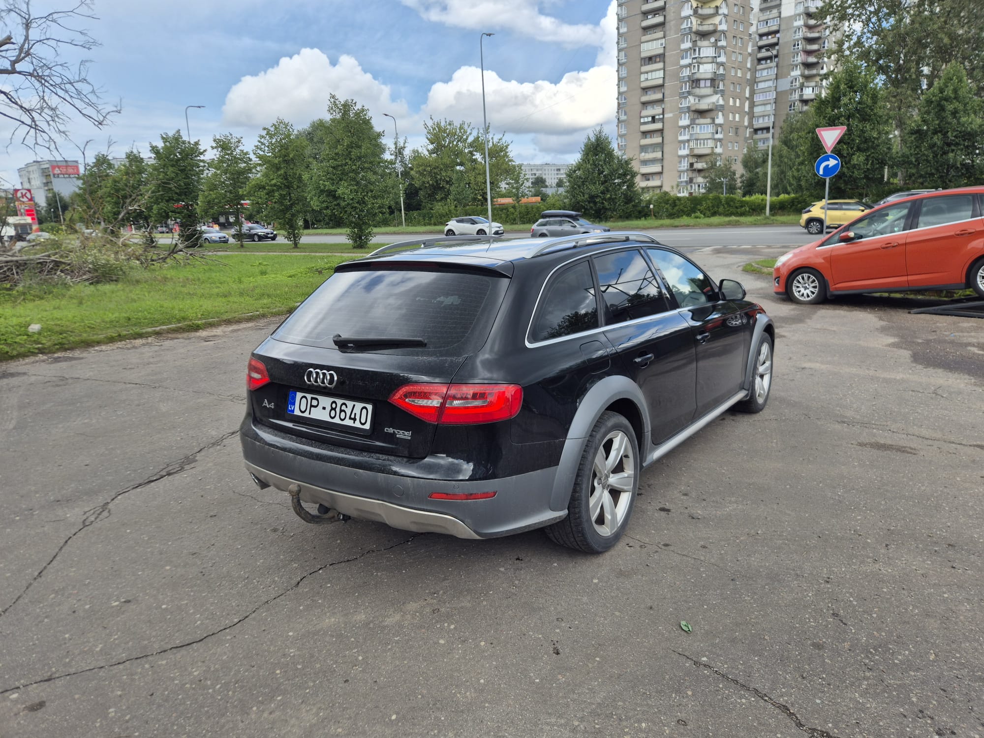 Car image 5