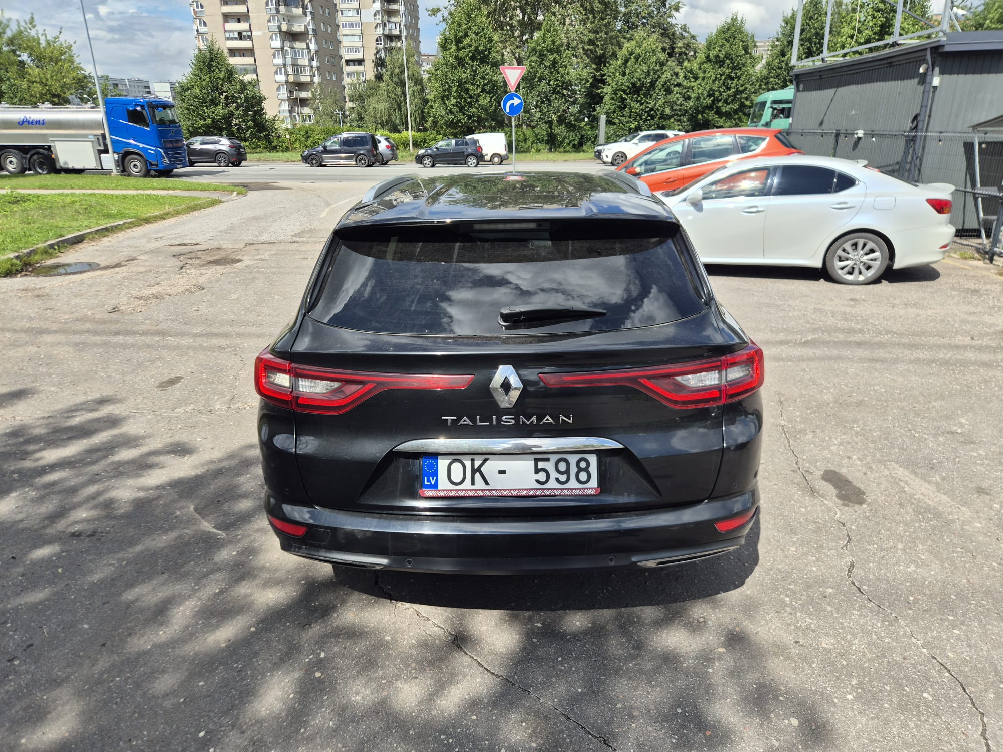 Car image 6