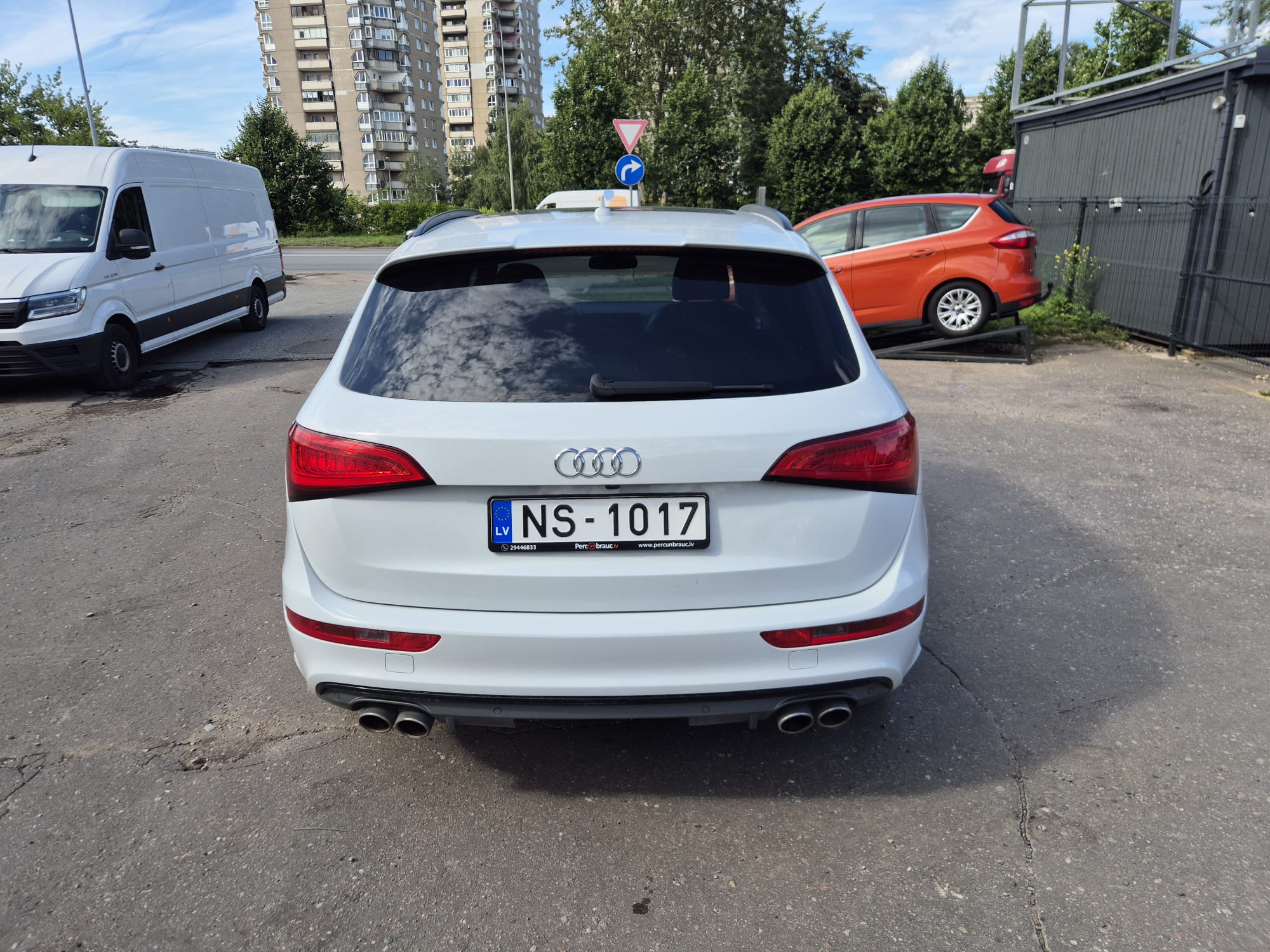 Car image 6