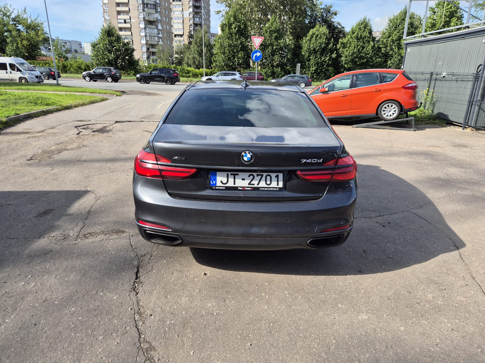Car image 6