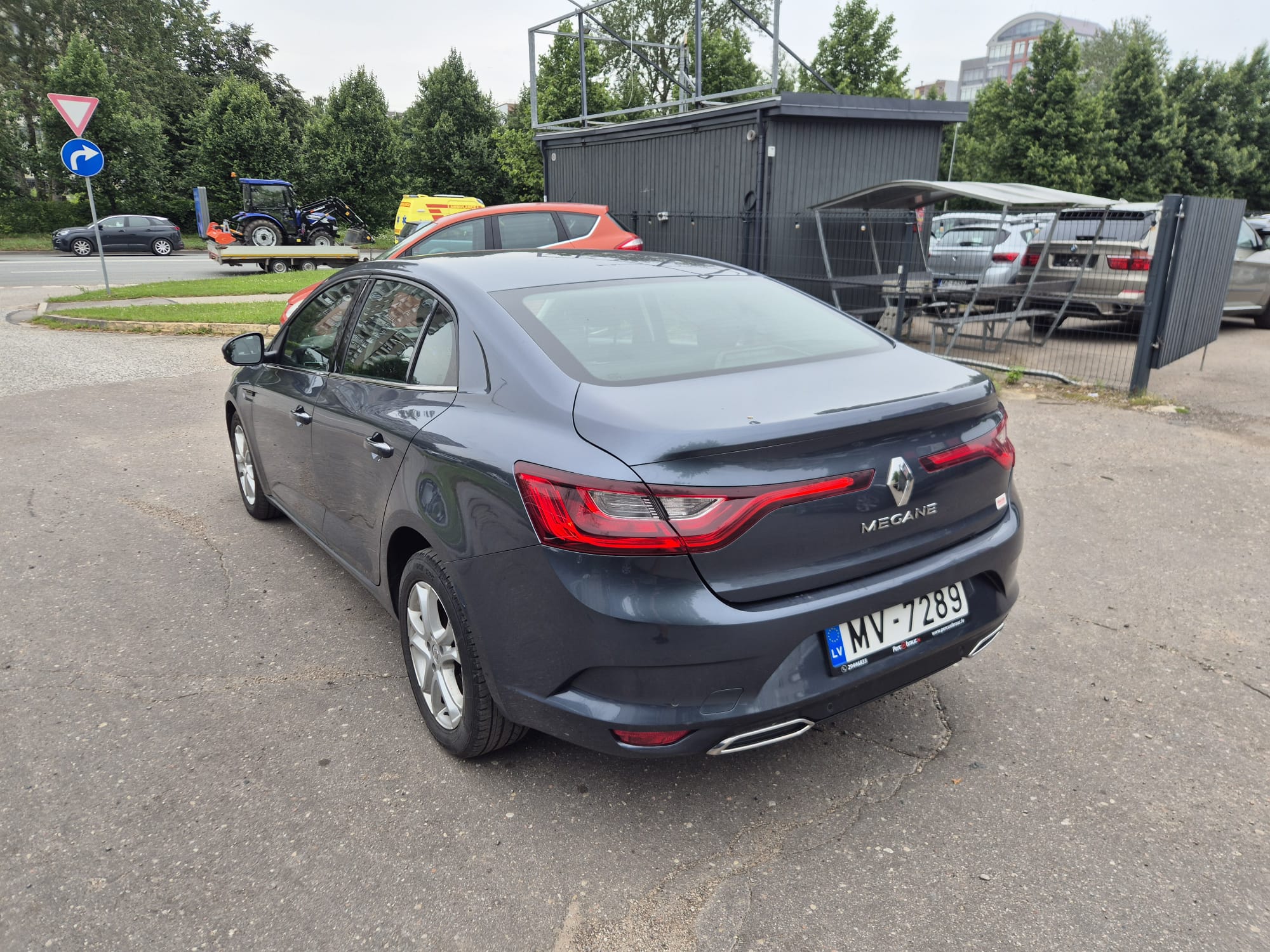 Car image 7