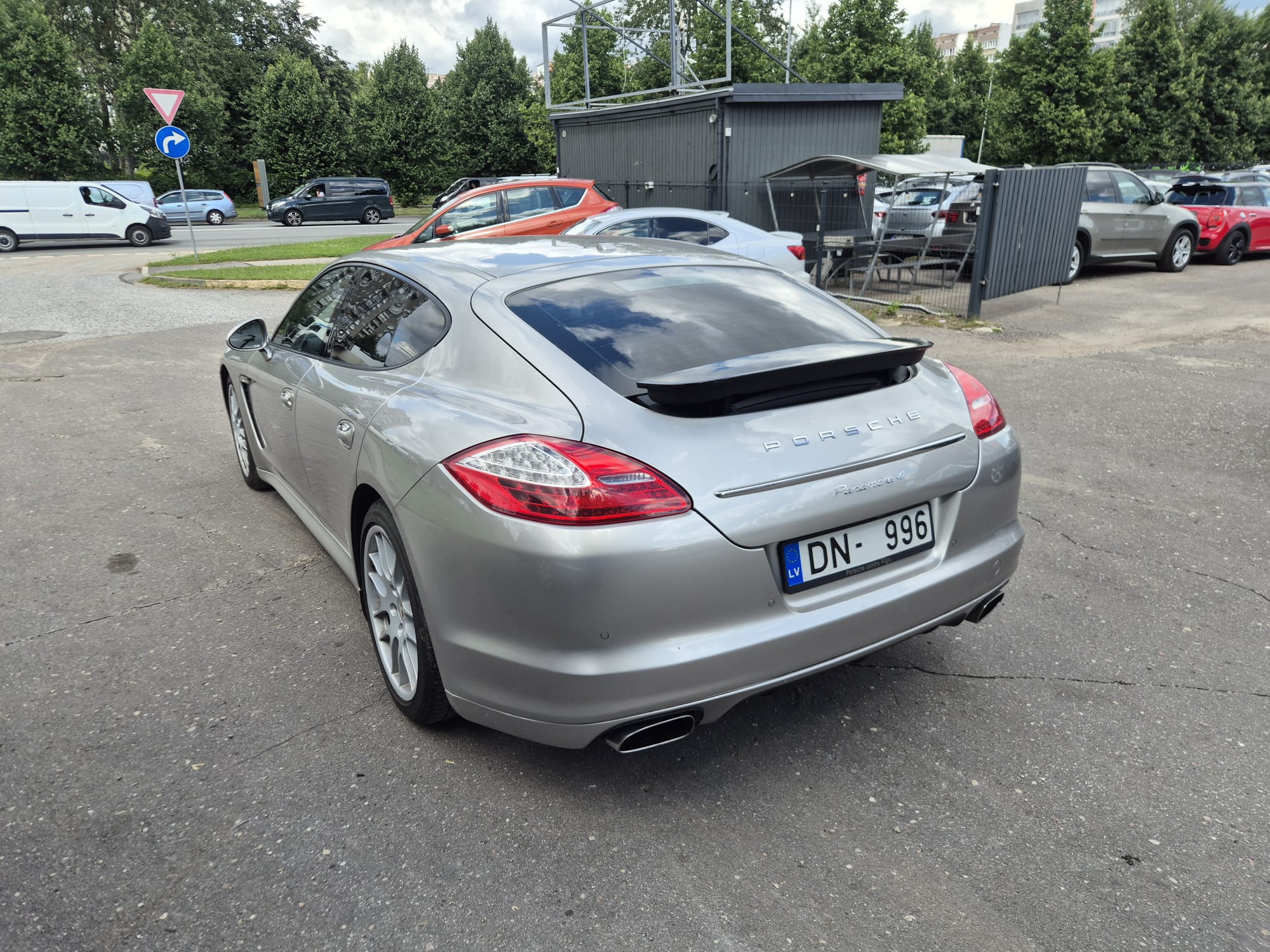 Car image 7