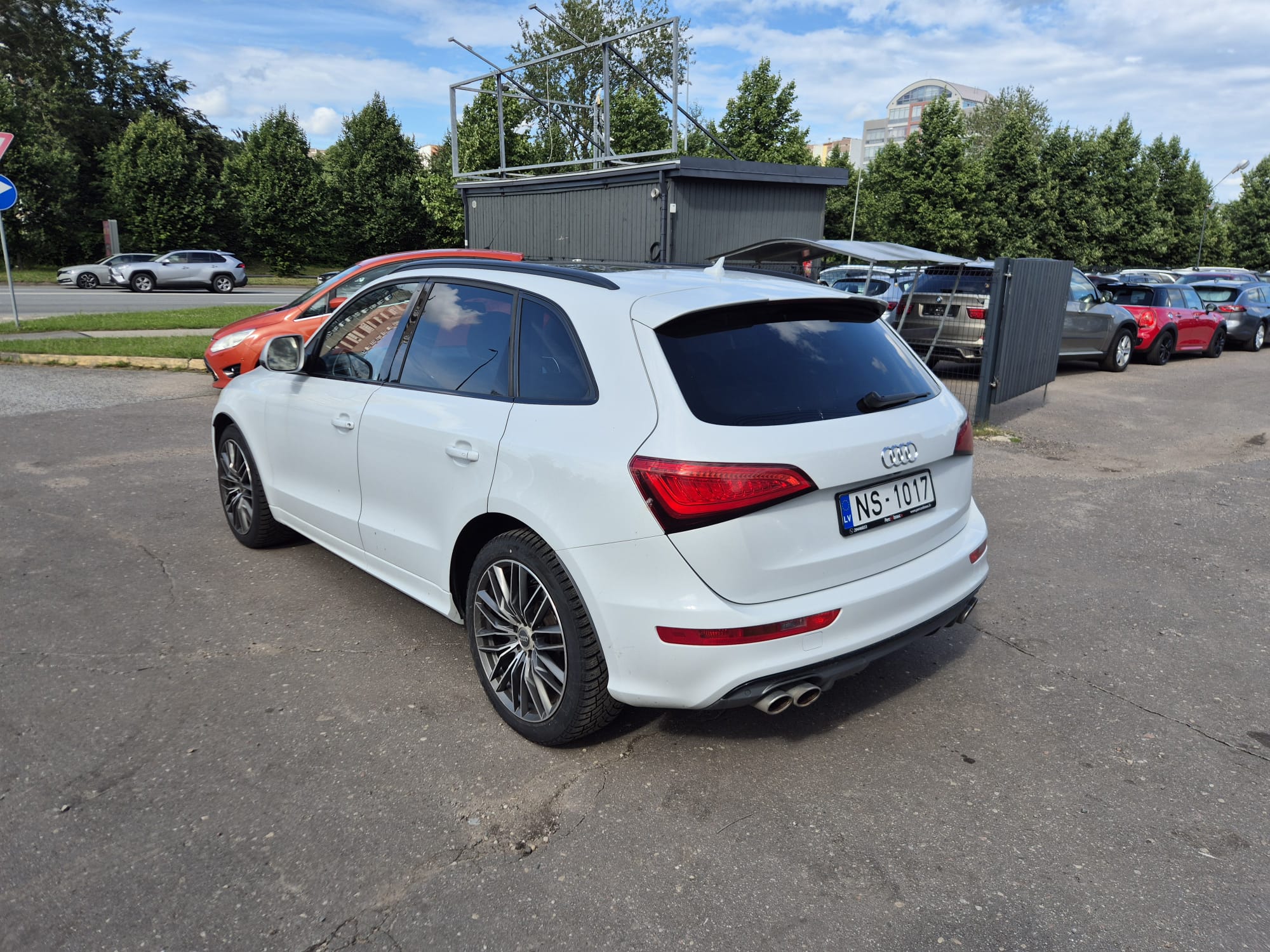 Car image 7