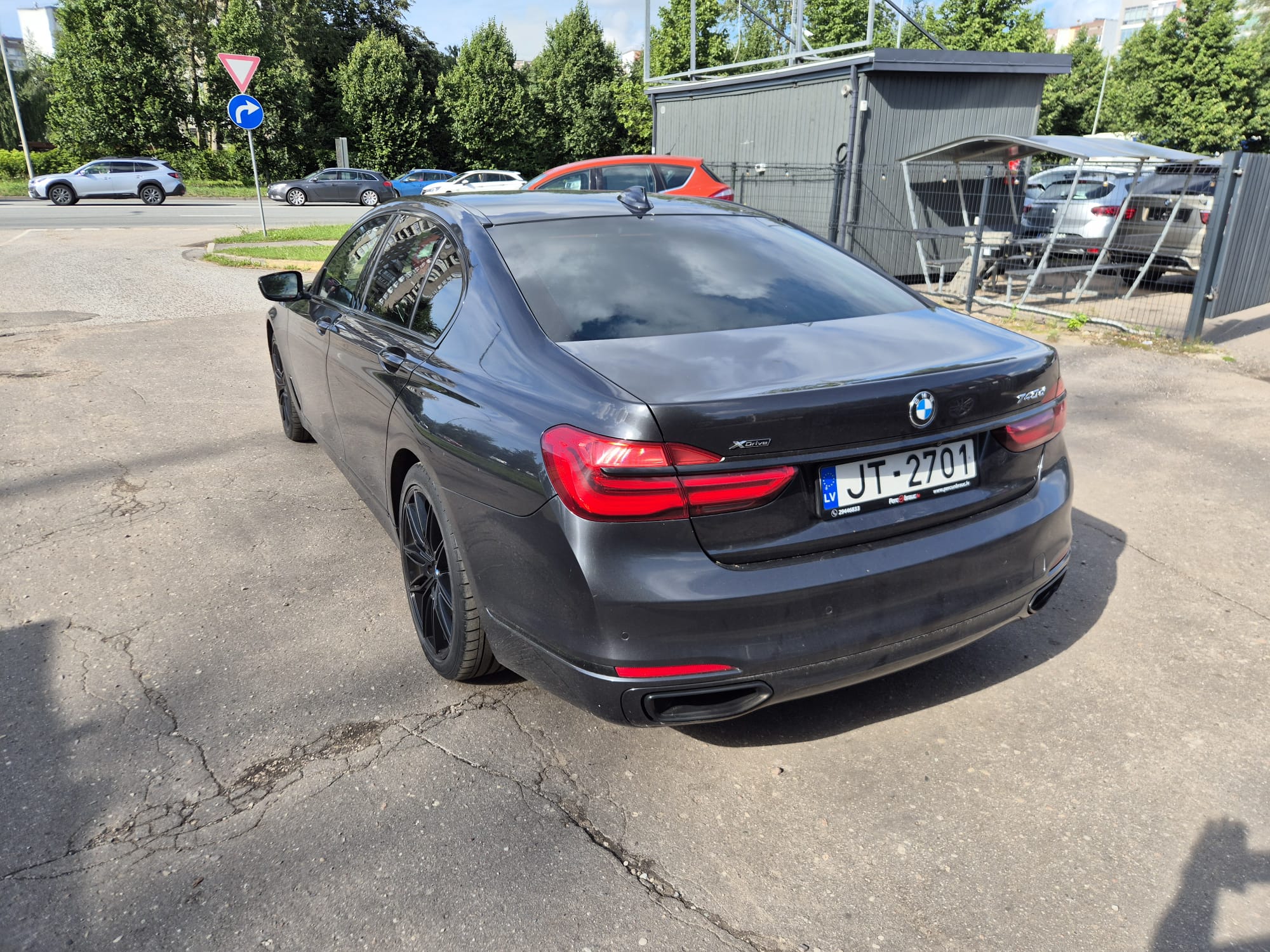 Car image 7