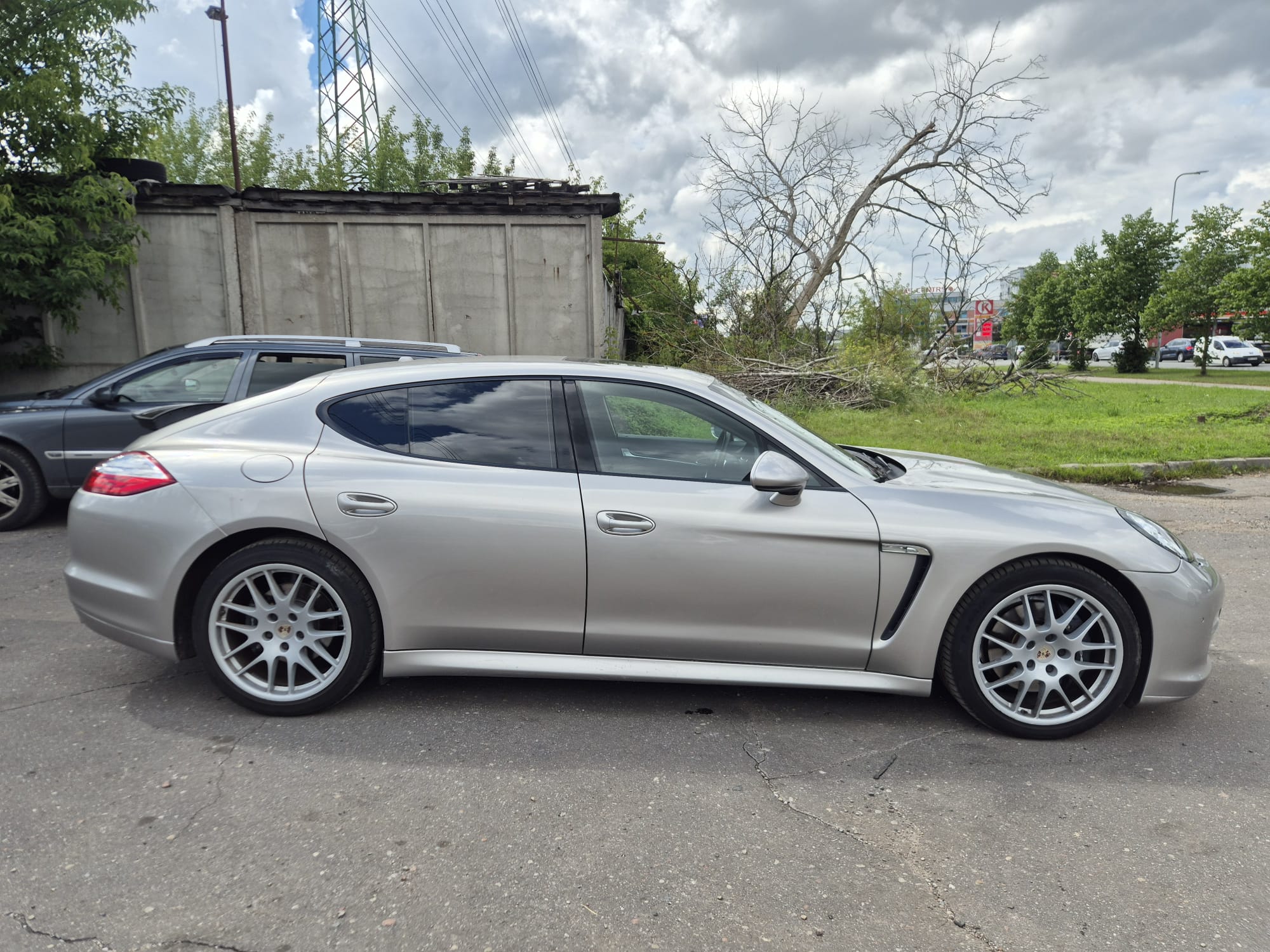 Car image 8