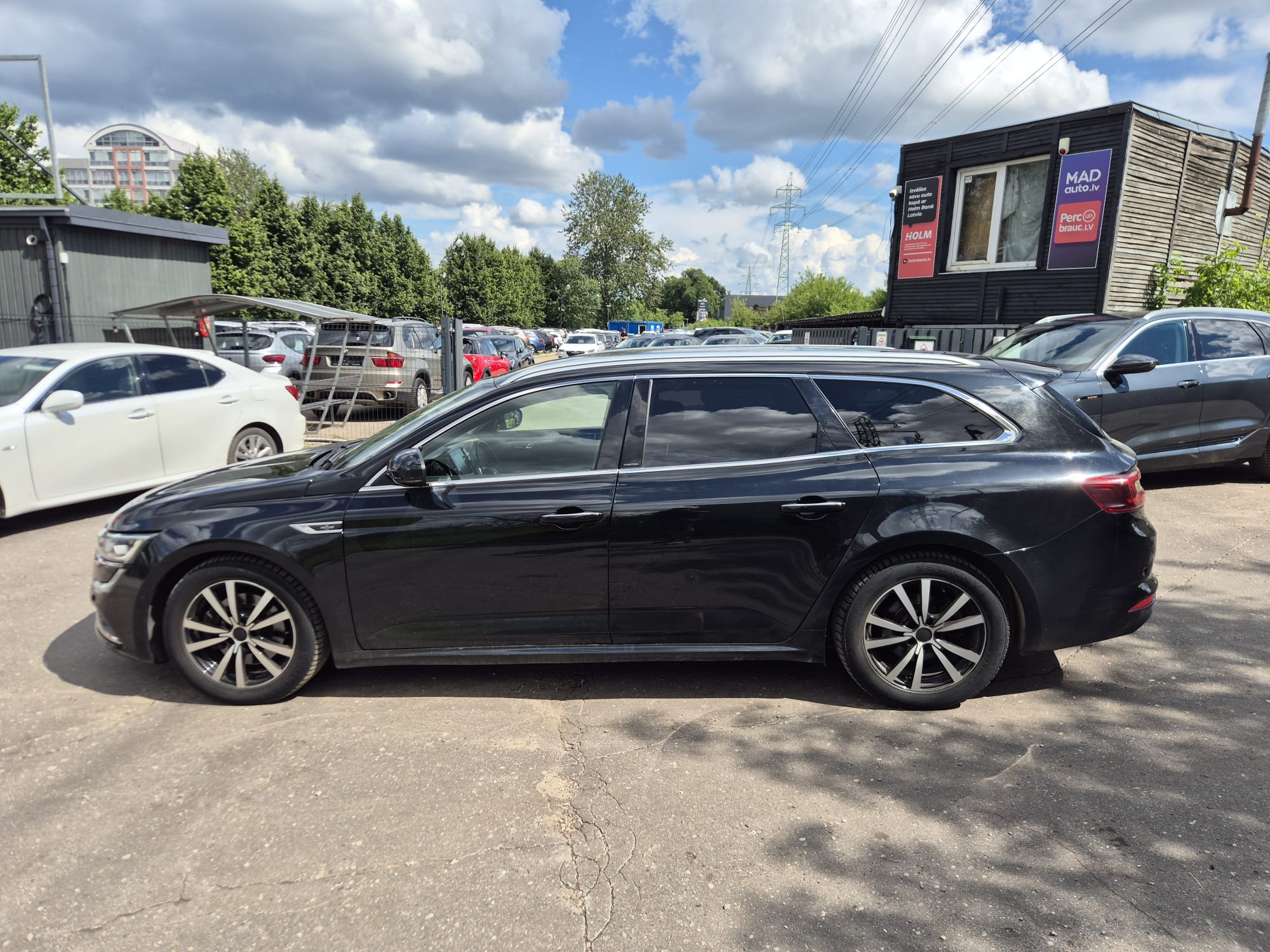 Car image 8