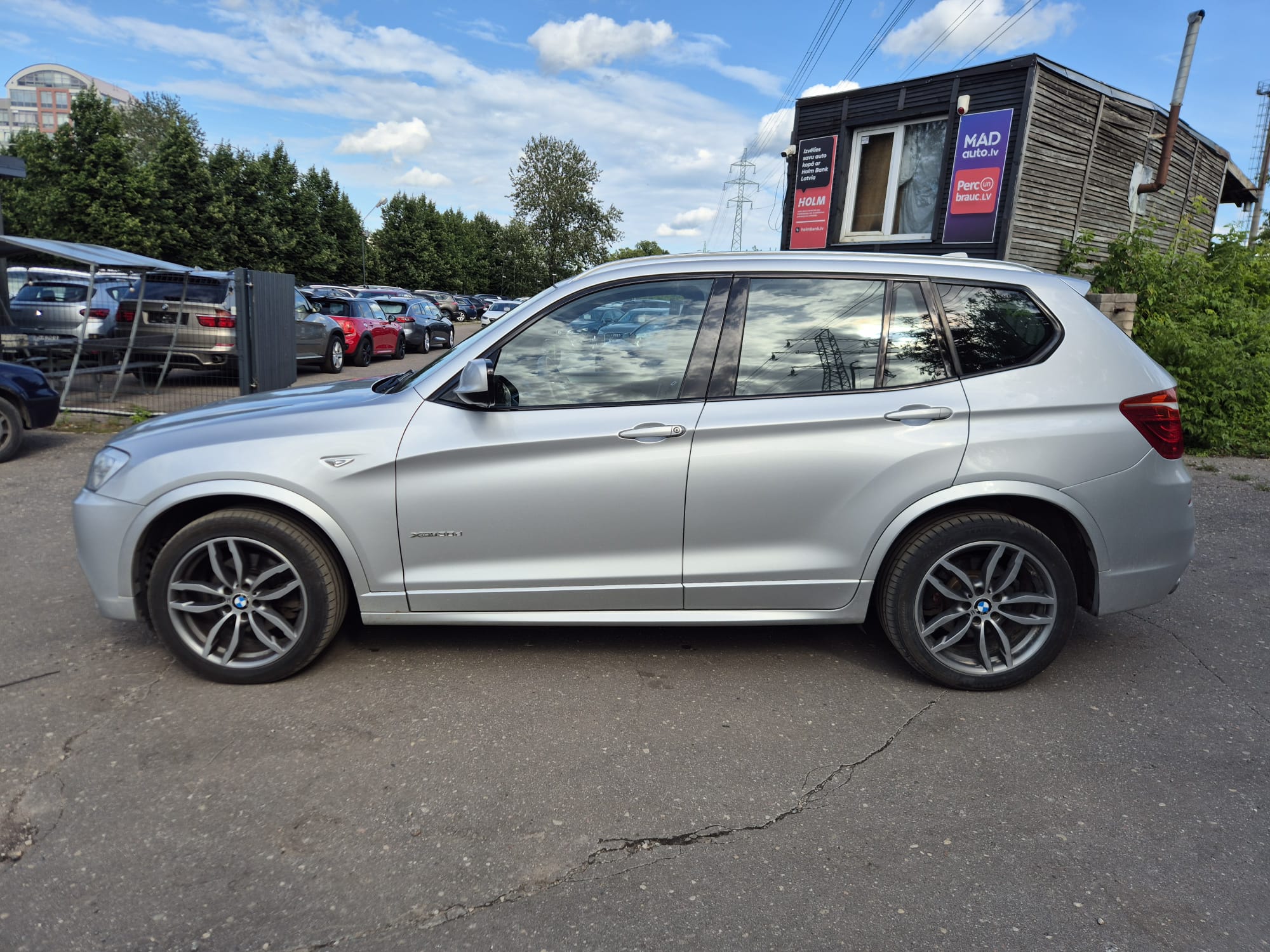 Car image 8