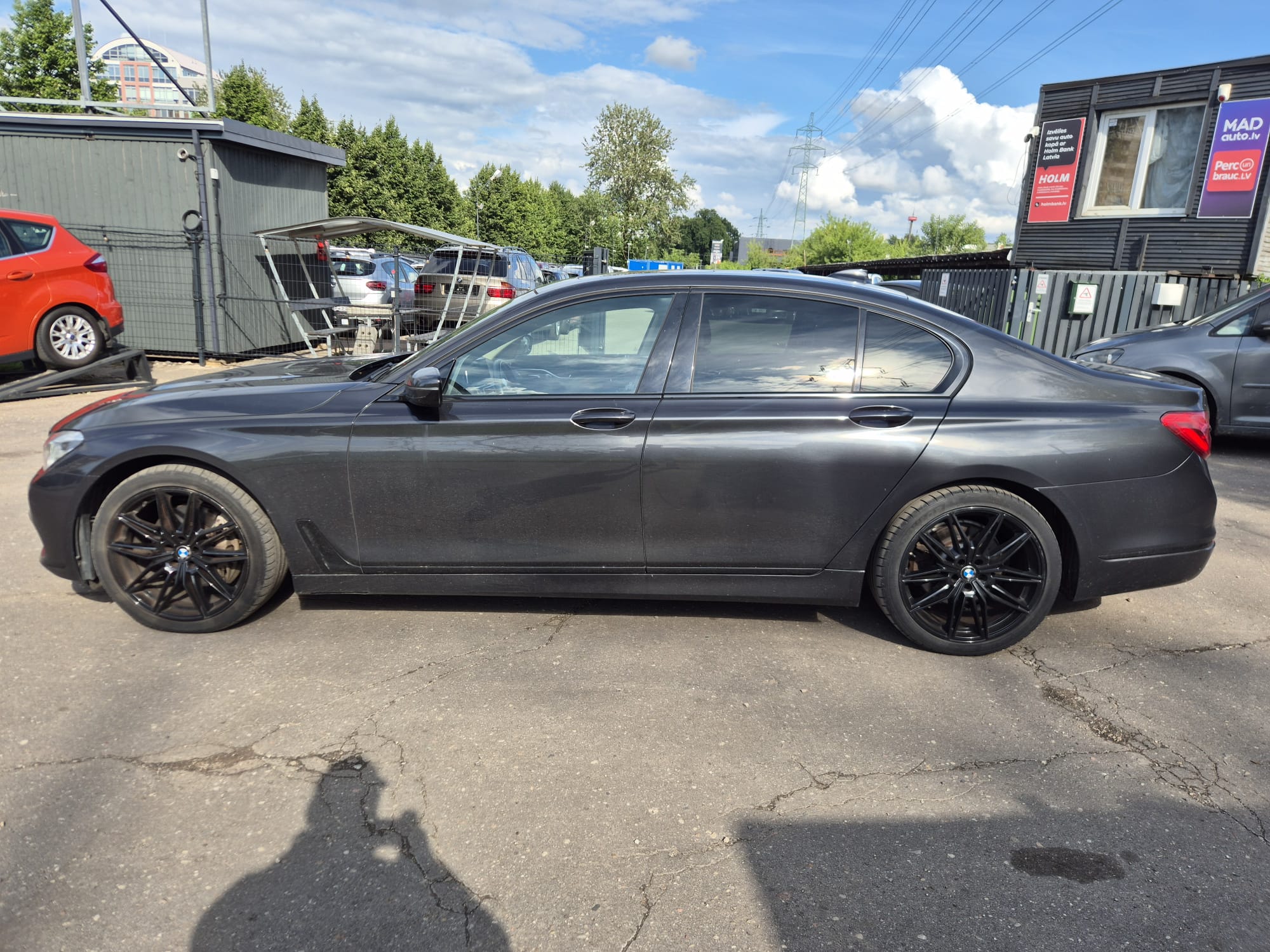 Car image 8