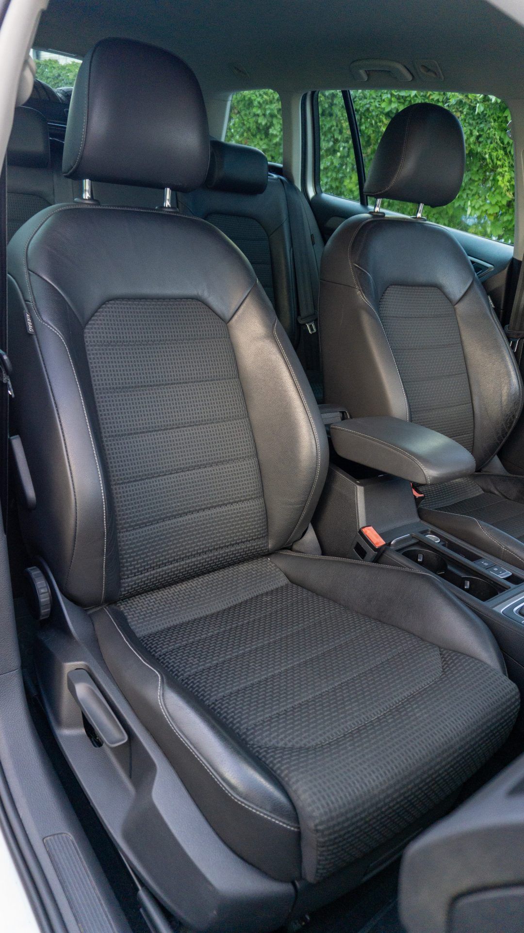 Car image 27