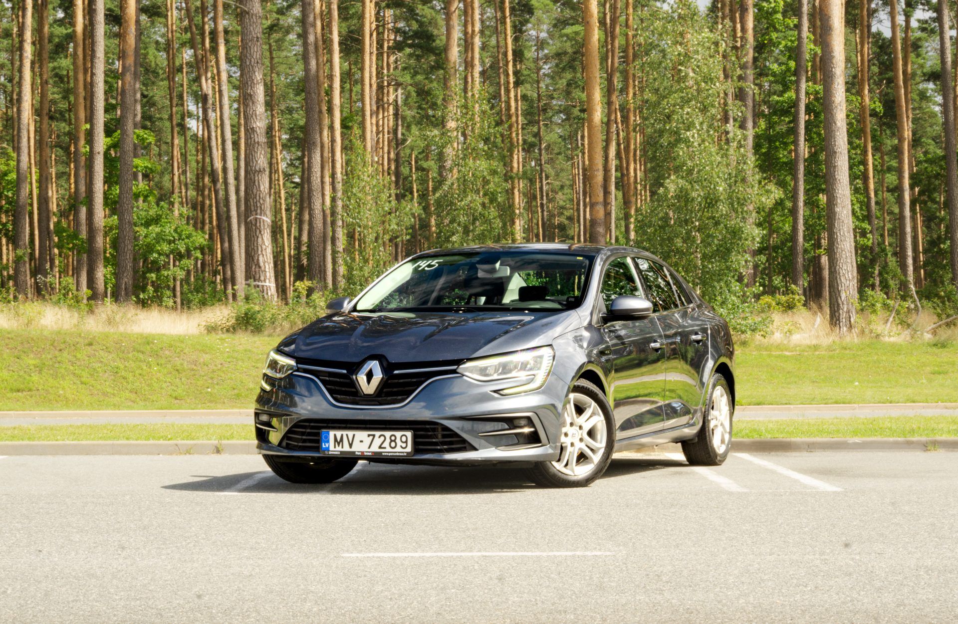 Car image 4