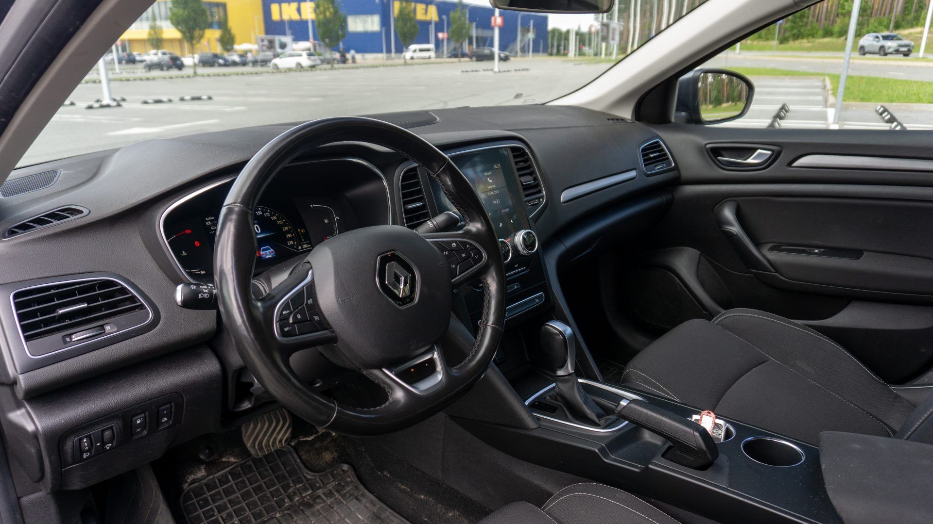 Car image 10