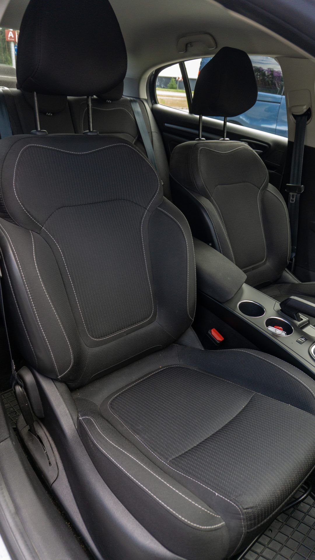 Car image 25
