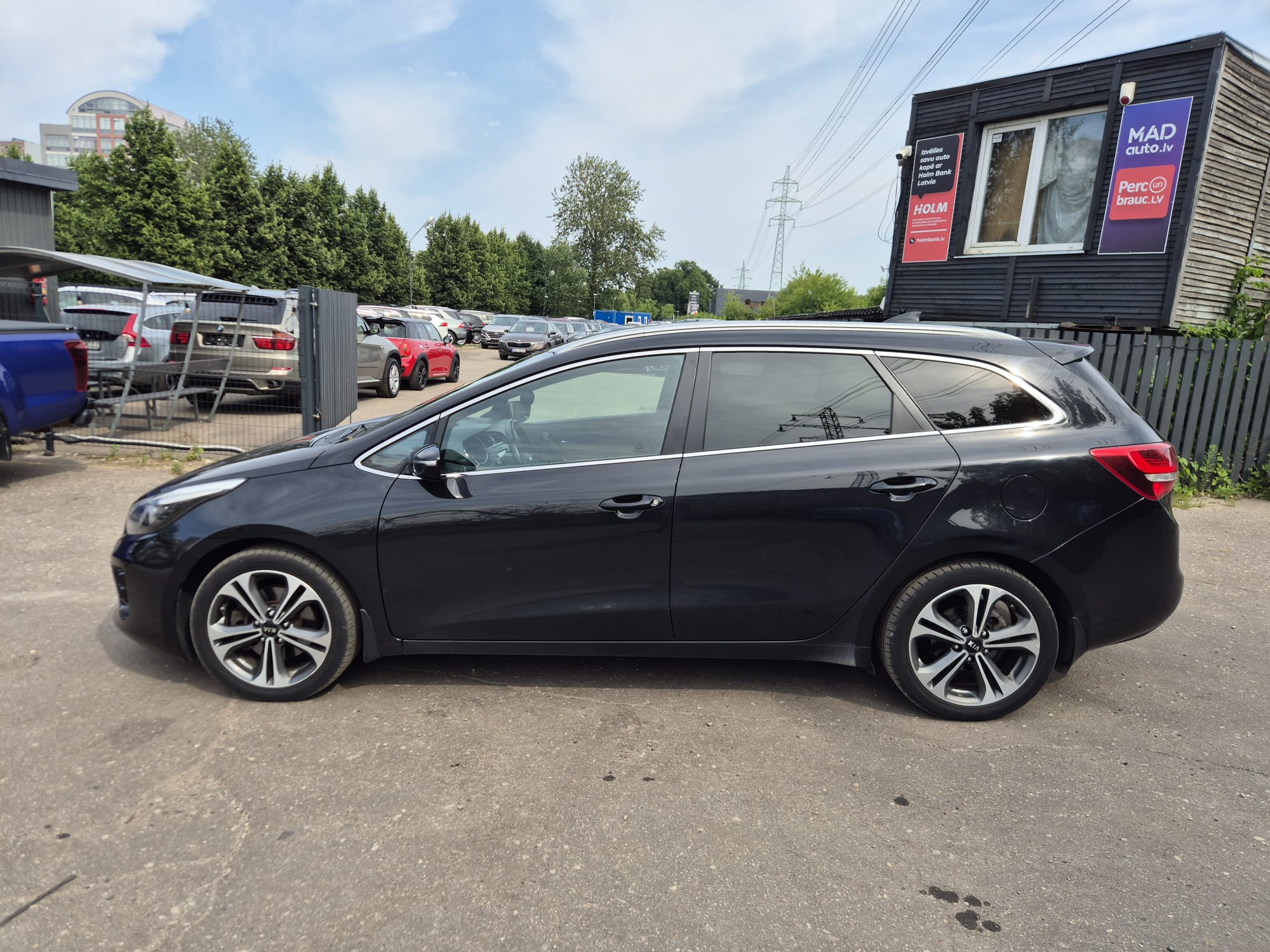 Car image 8